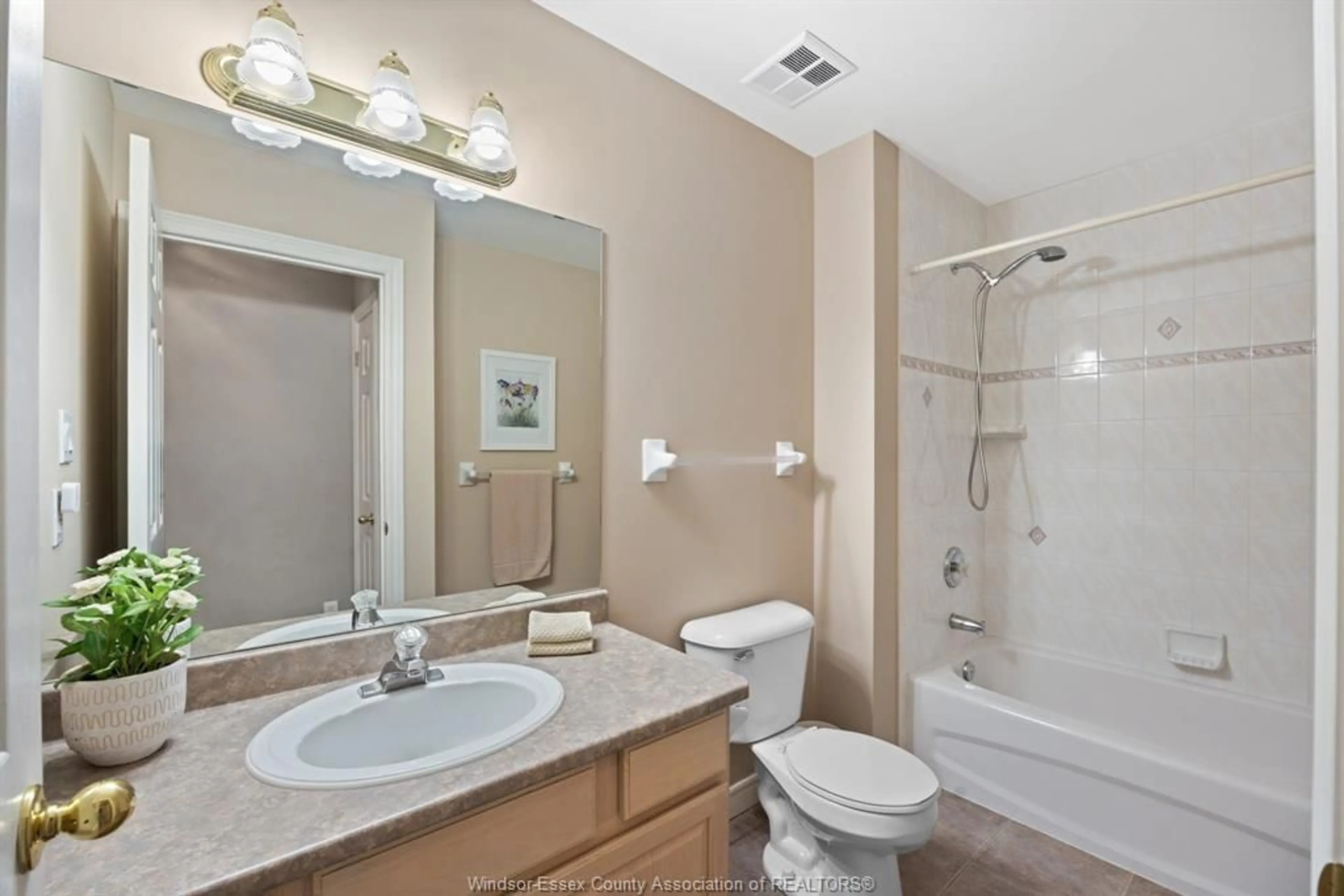 Standard bathroom, ceramic/tile floor for 1391 IMPERIAL, Windsor Ontario N9G 2T6