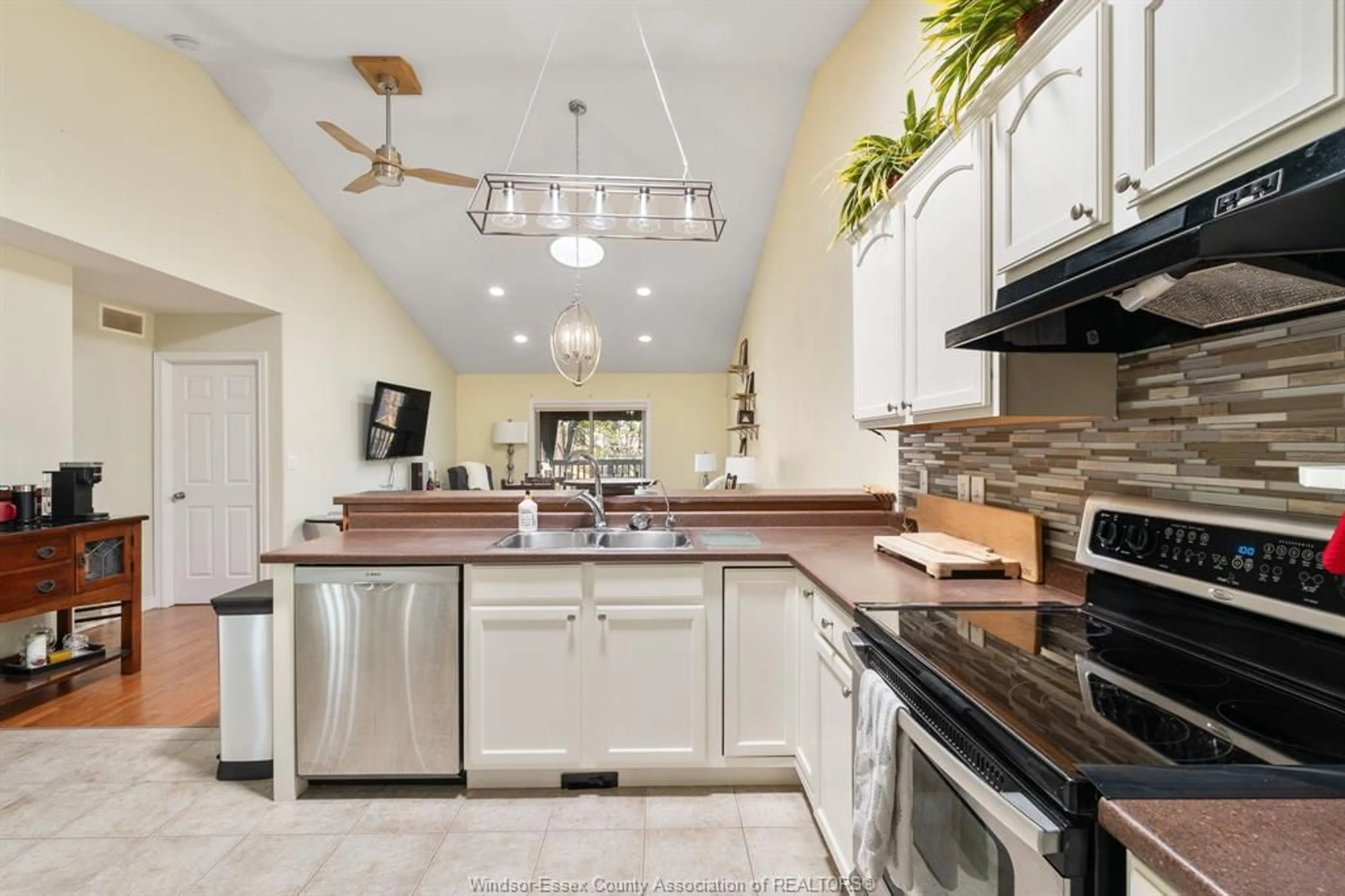 Open concept kitchen, ceramic/tile floor for 56 ANFRED St, Leamington Ontario N8H 5L3