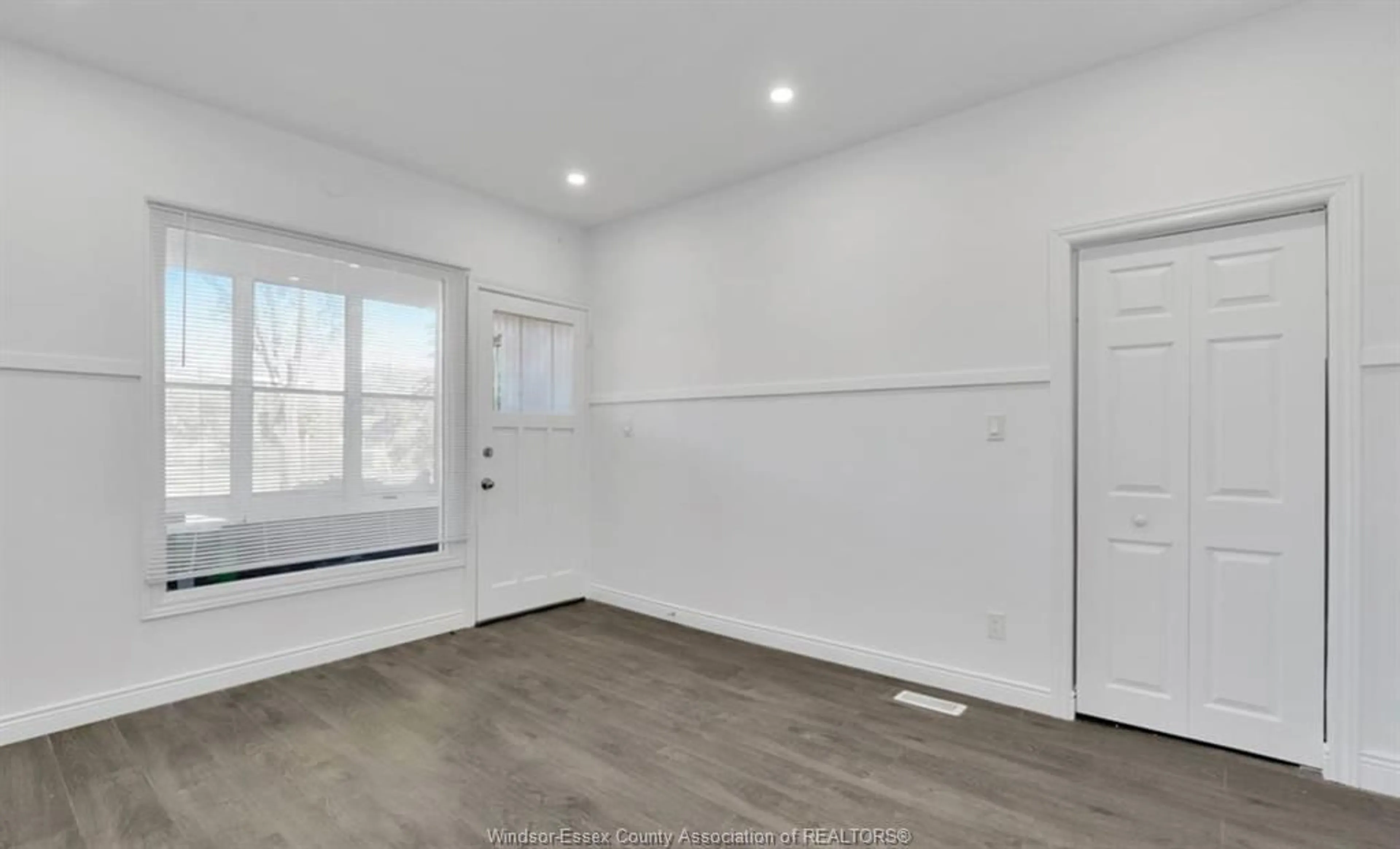 A pic of a room for 437 KARL Pl, Windsor Ontario N9A 5W2