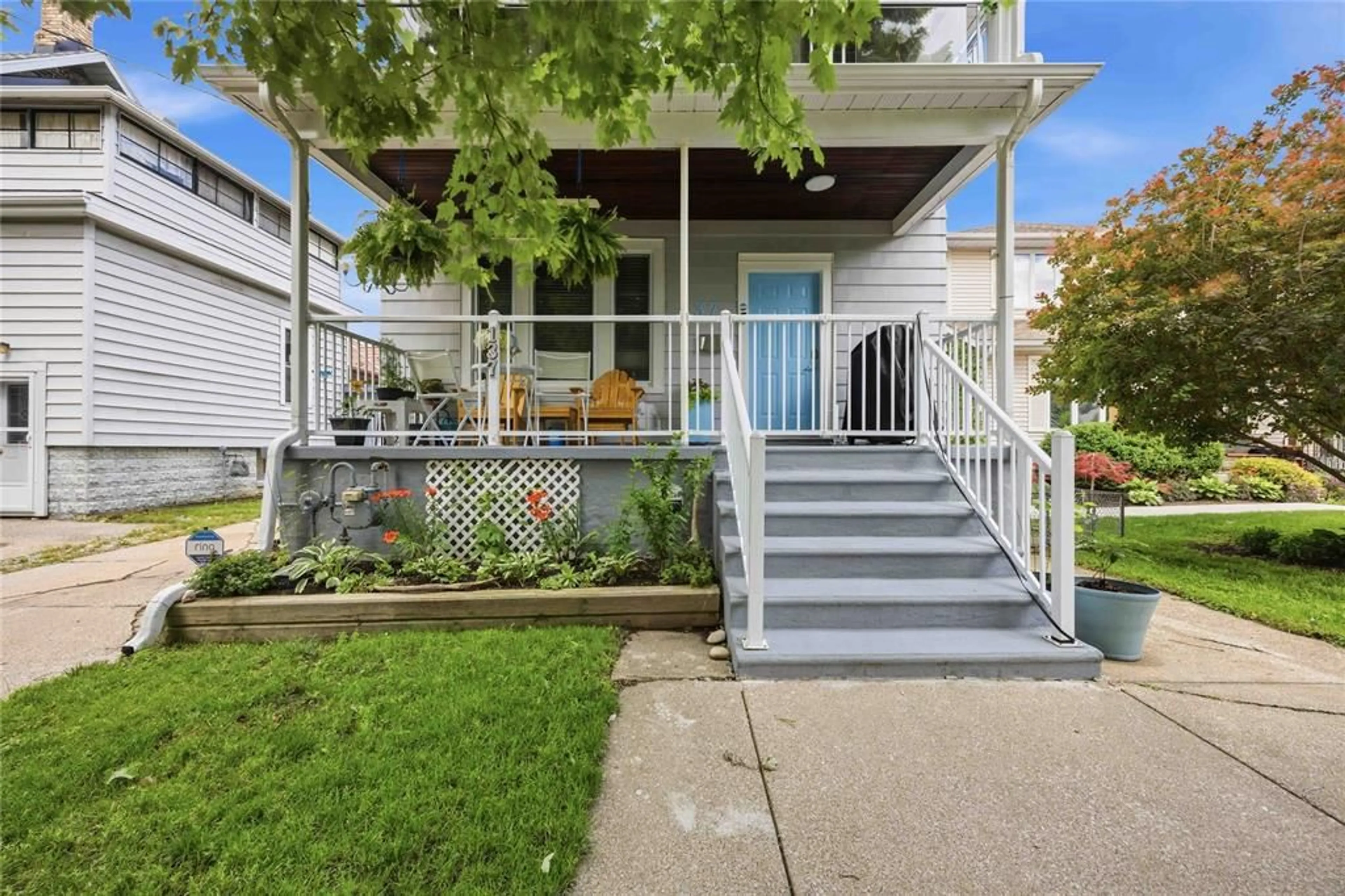 Home with vinyl exterior material, street for 137 Euphemia St, Sarnia Ontario N7T 6A4