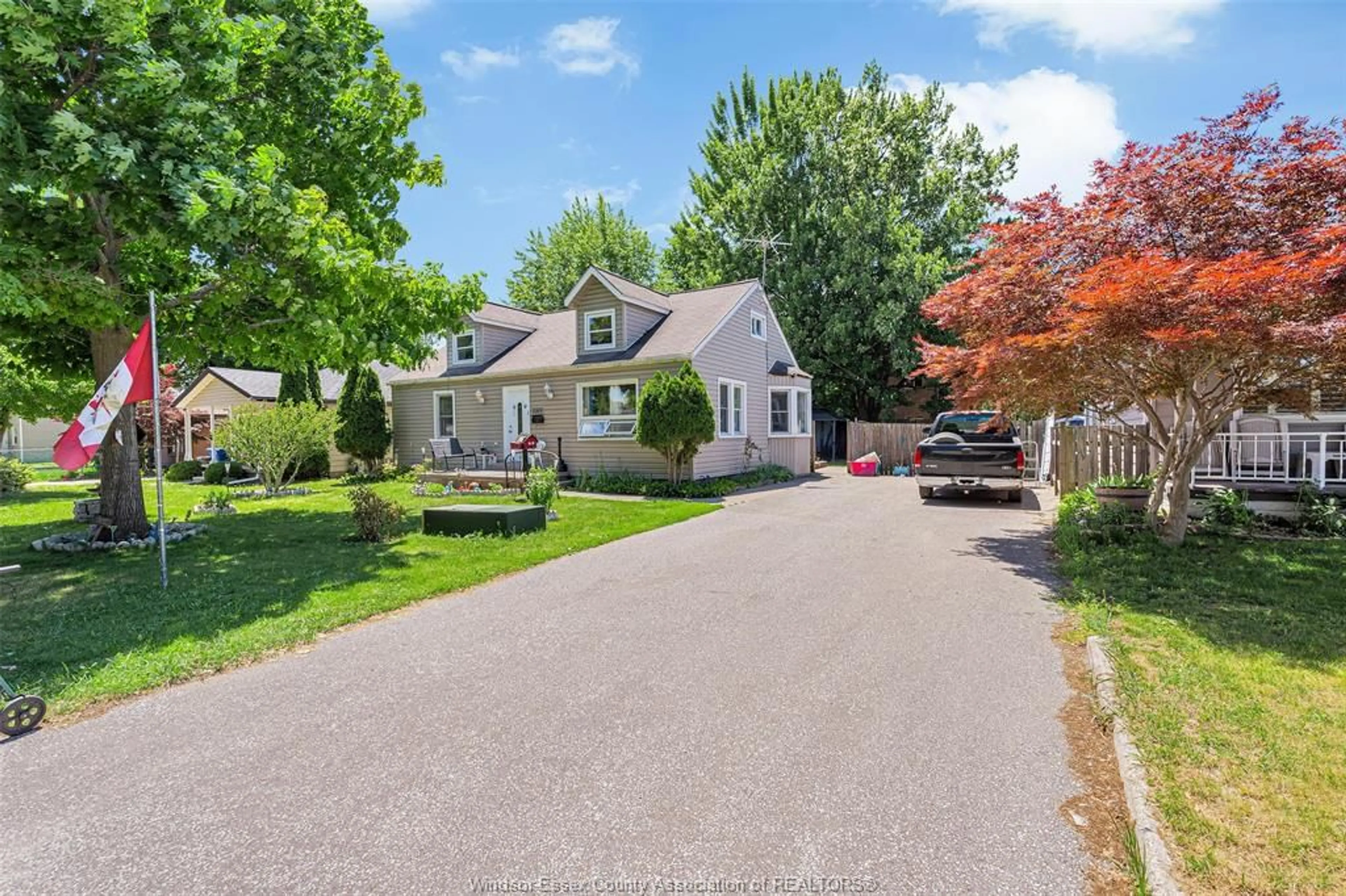 A pic from outside/outdoor area/front of a property/back of a property/a pic from drone, street for 2377 ARTHUR, Windsor Ontario N8W 4V6