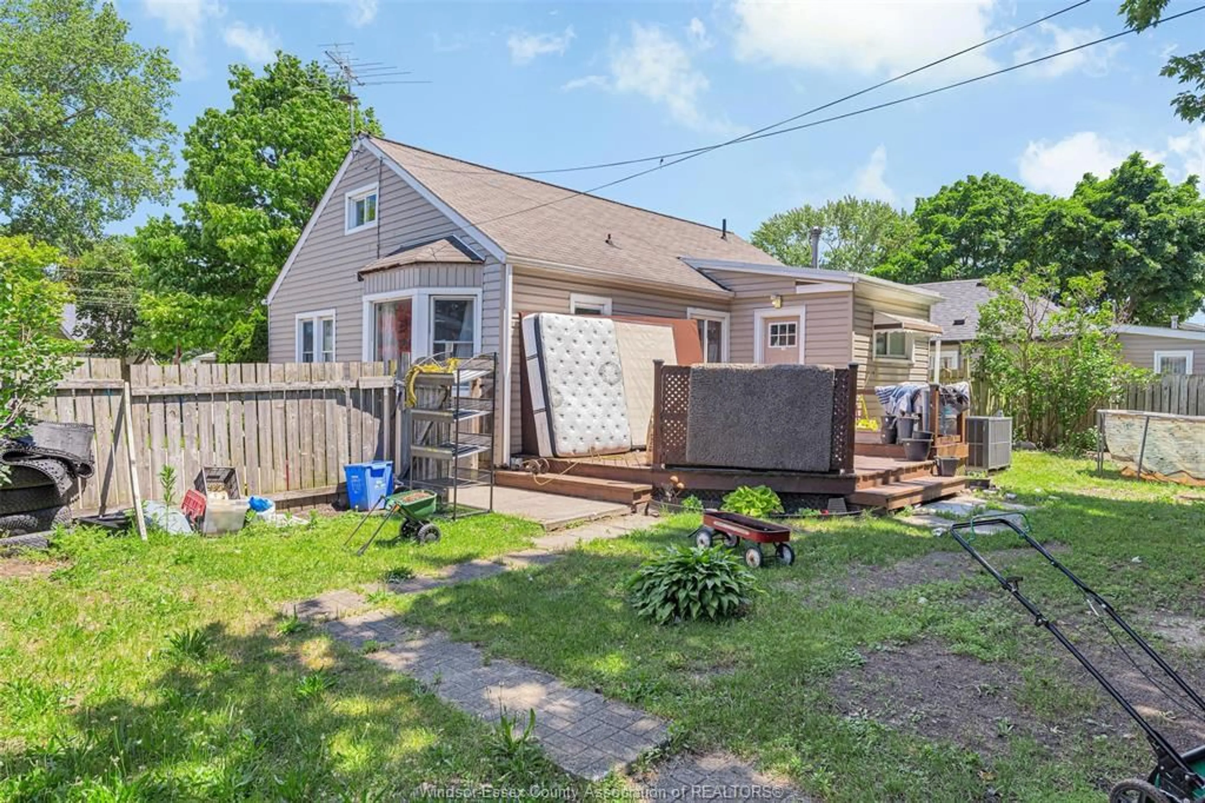 Unknown for 2377 ARTHUR, Windsor Ontario N8W 4V6
