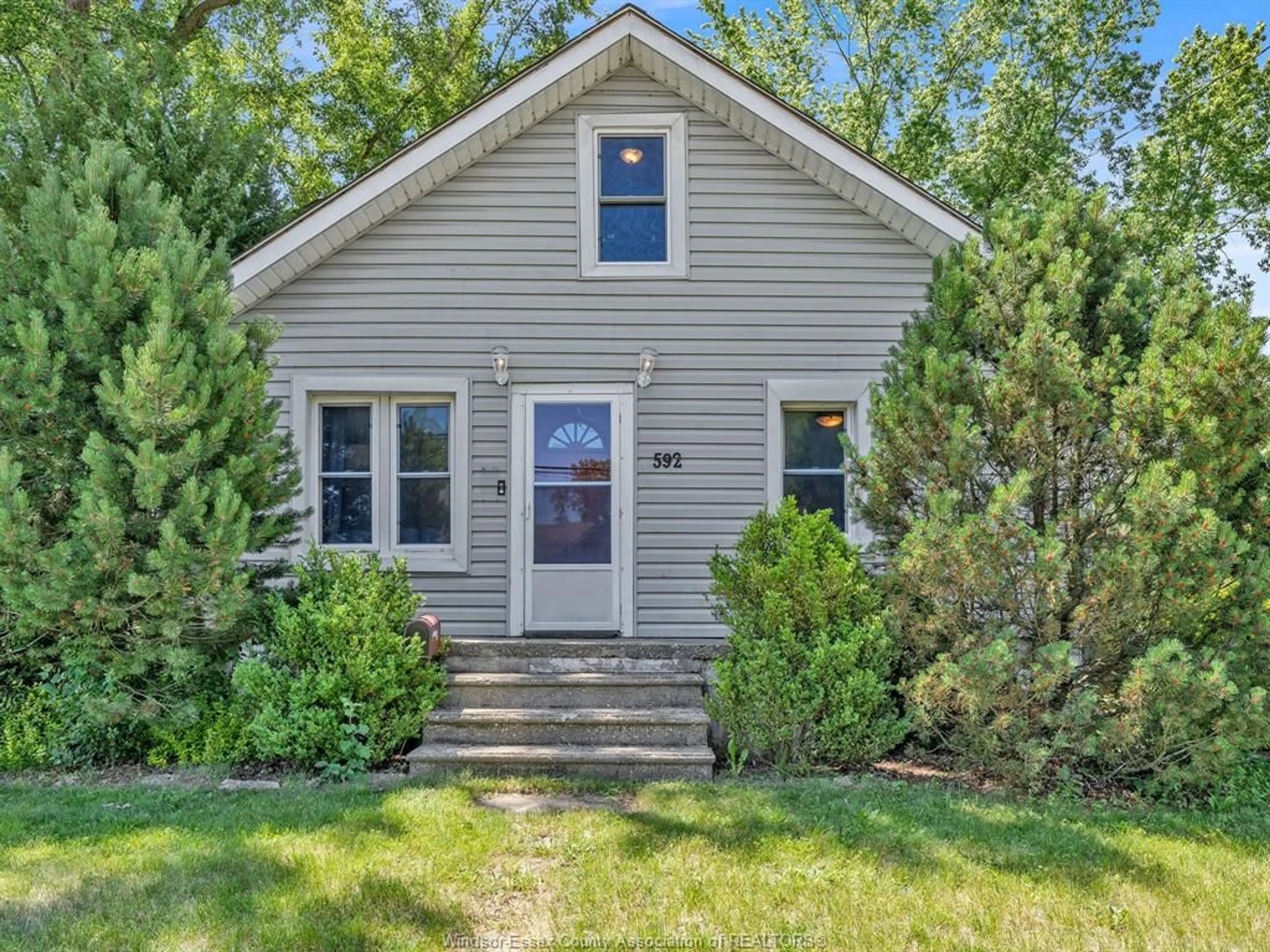 Home with vinyl exterior material, street for 592 REAUME, LaSalle Ontario N9J 1B4