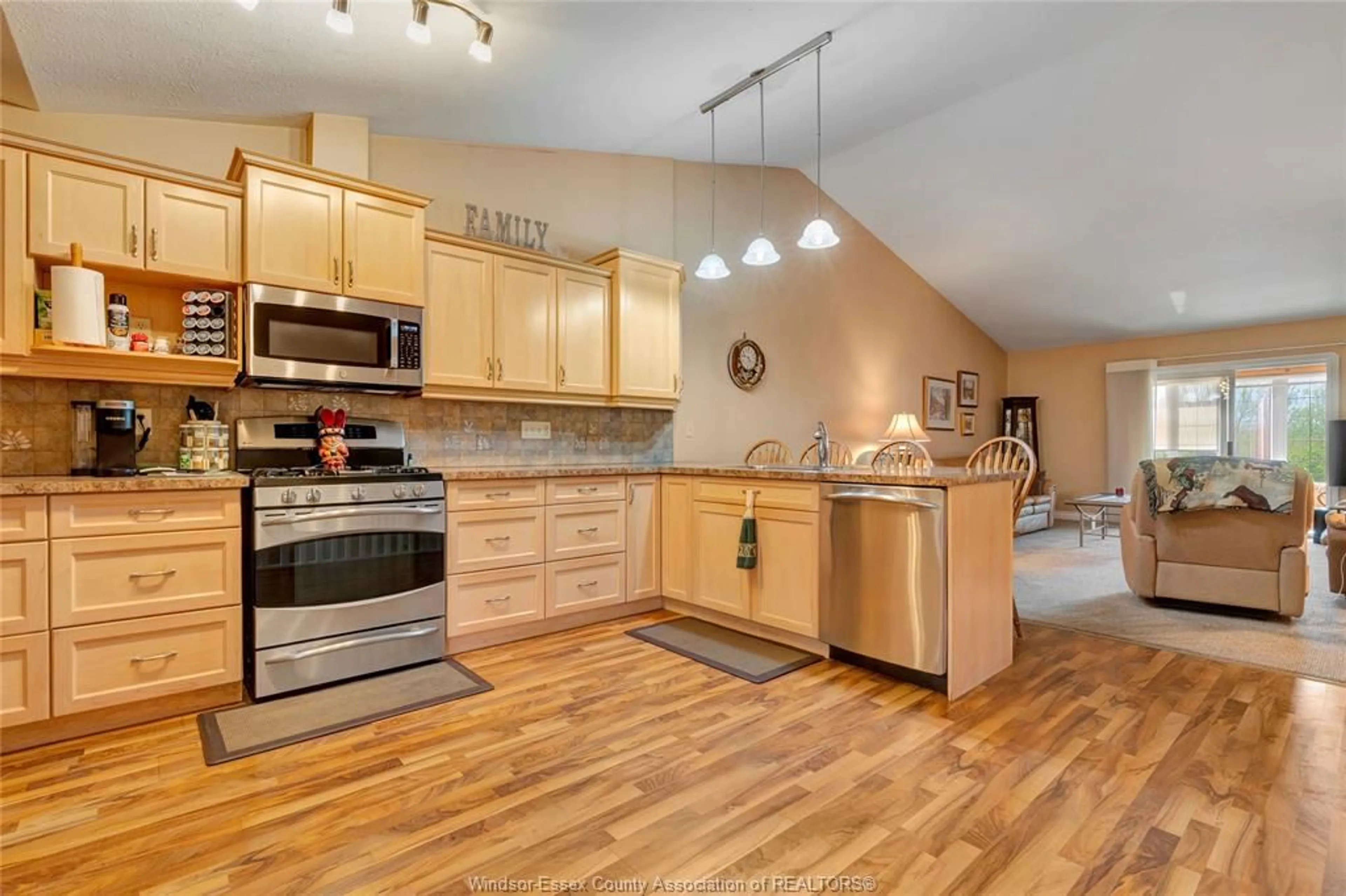Open concept kitchen, unknown for 58 QUEEN'S HILL, Leamington Ontario N8H 5M5