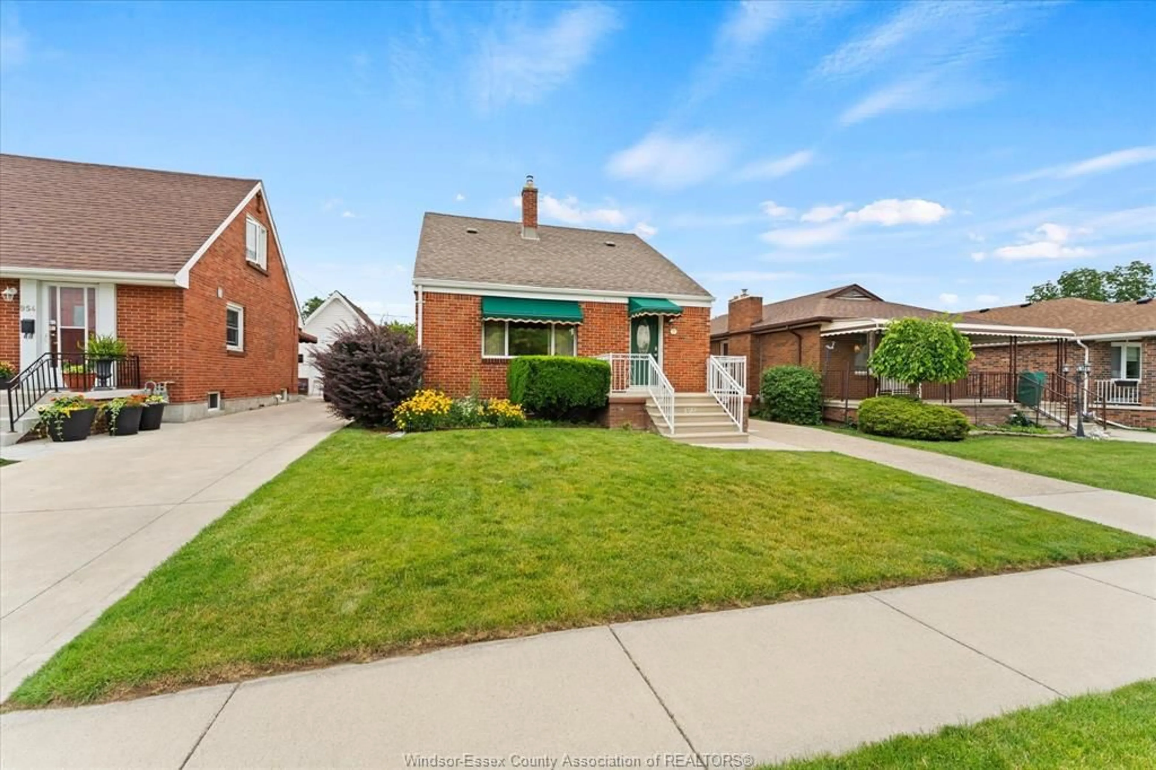 Home with brick exterior material, street for 958 ESDRAS, Windsor Ontario N8S 2M9