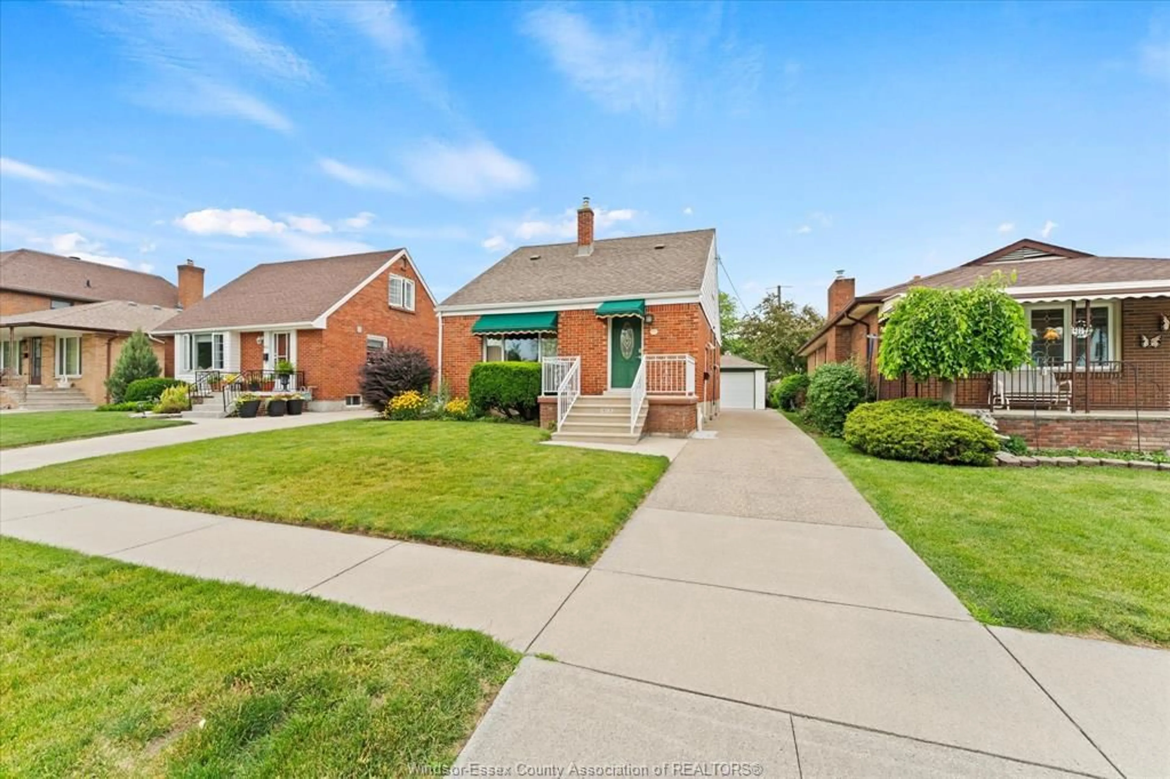 Home with brick exterior material, street for 958 ESDRAS, Windsor Ontario N8S 2M9