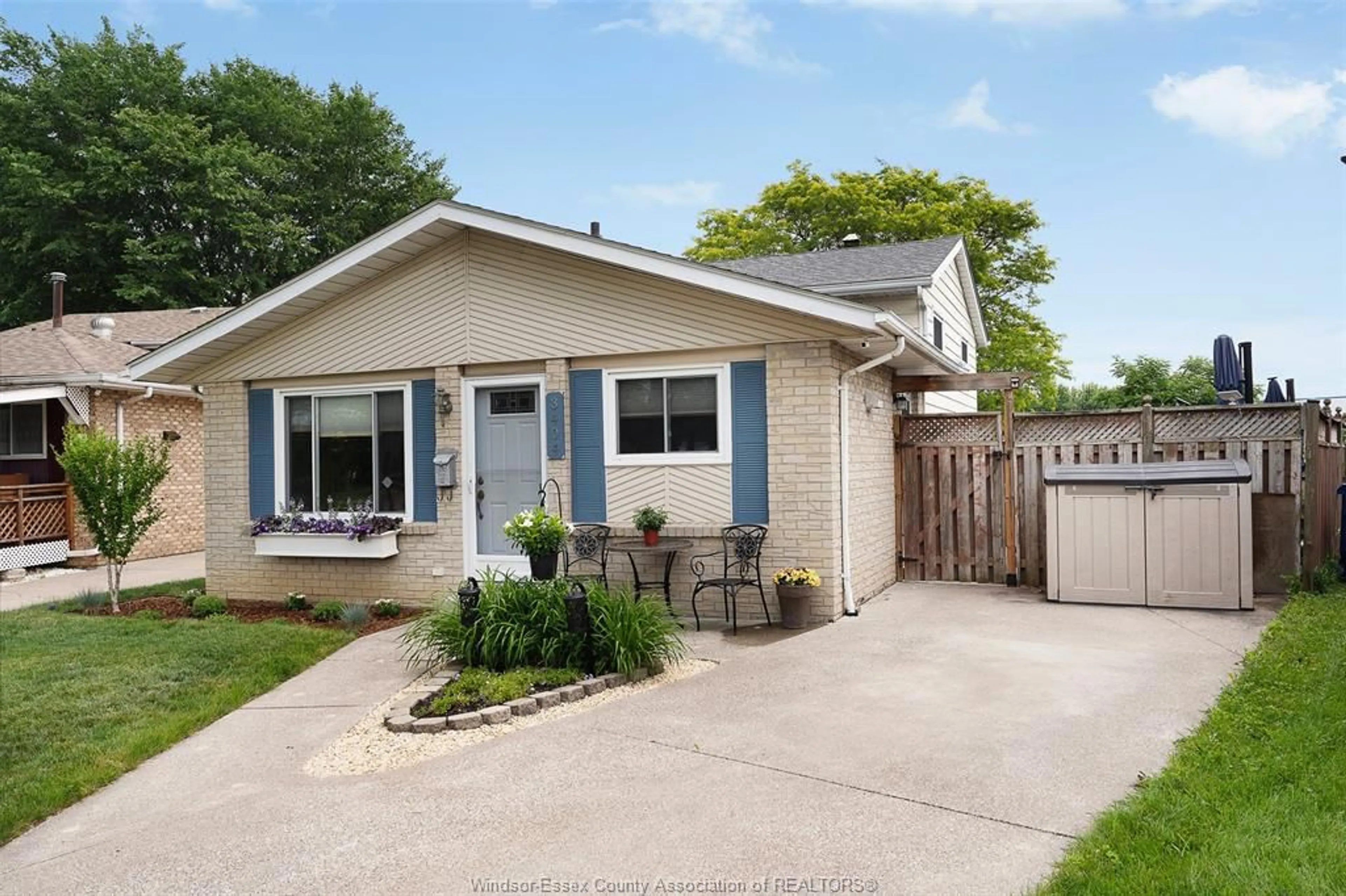 Home with vinyl exterior material, street for 3404 HEMLOCK ..., Windsor Ontario N8R 1Z9