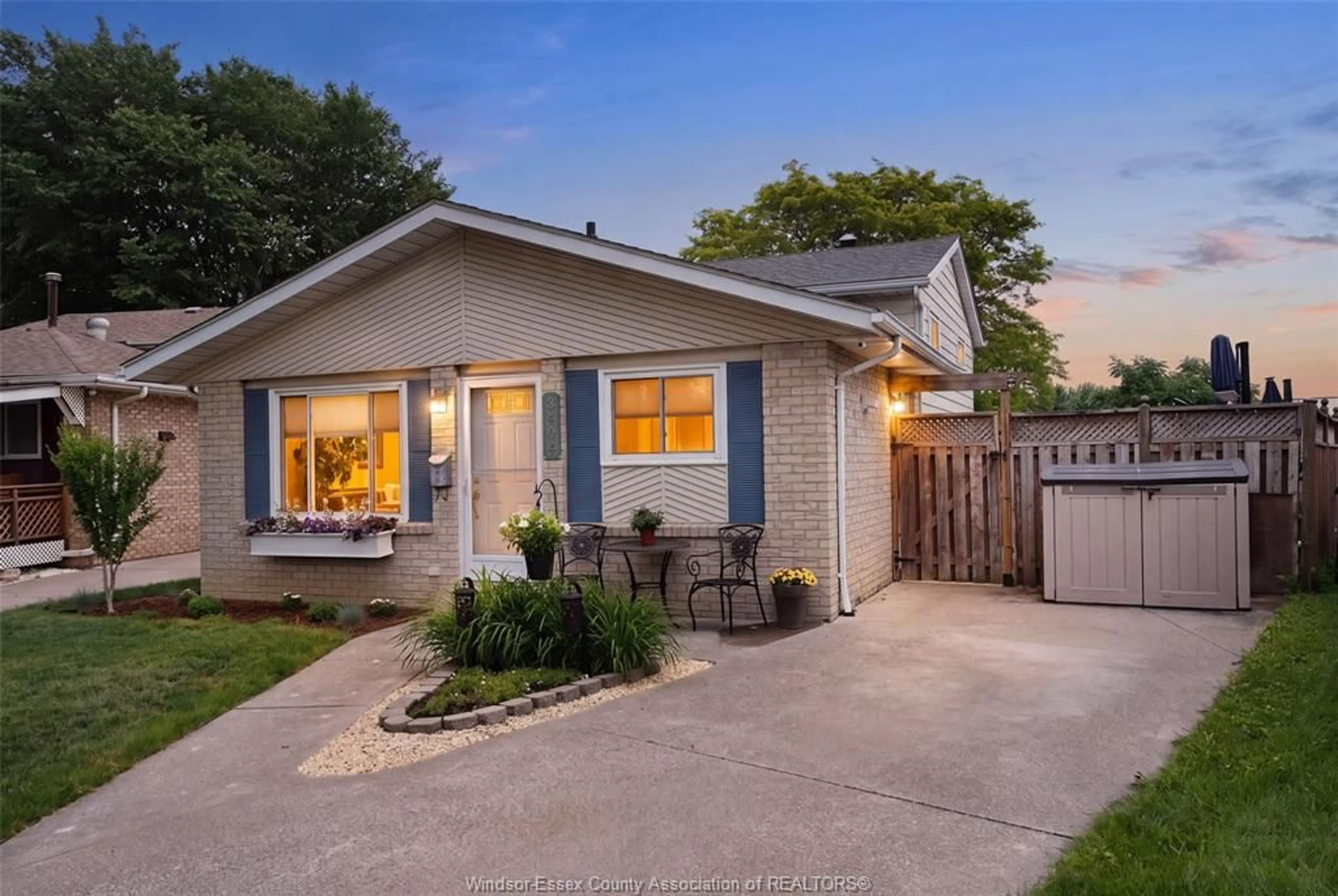 Home with vinyl exterior material, street for 3404 HEMLOCK ..., Windsor Ontario N8R 1Z9