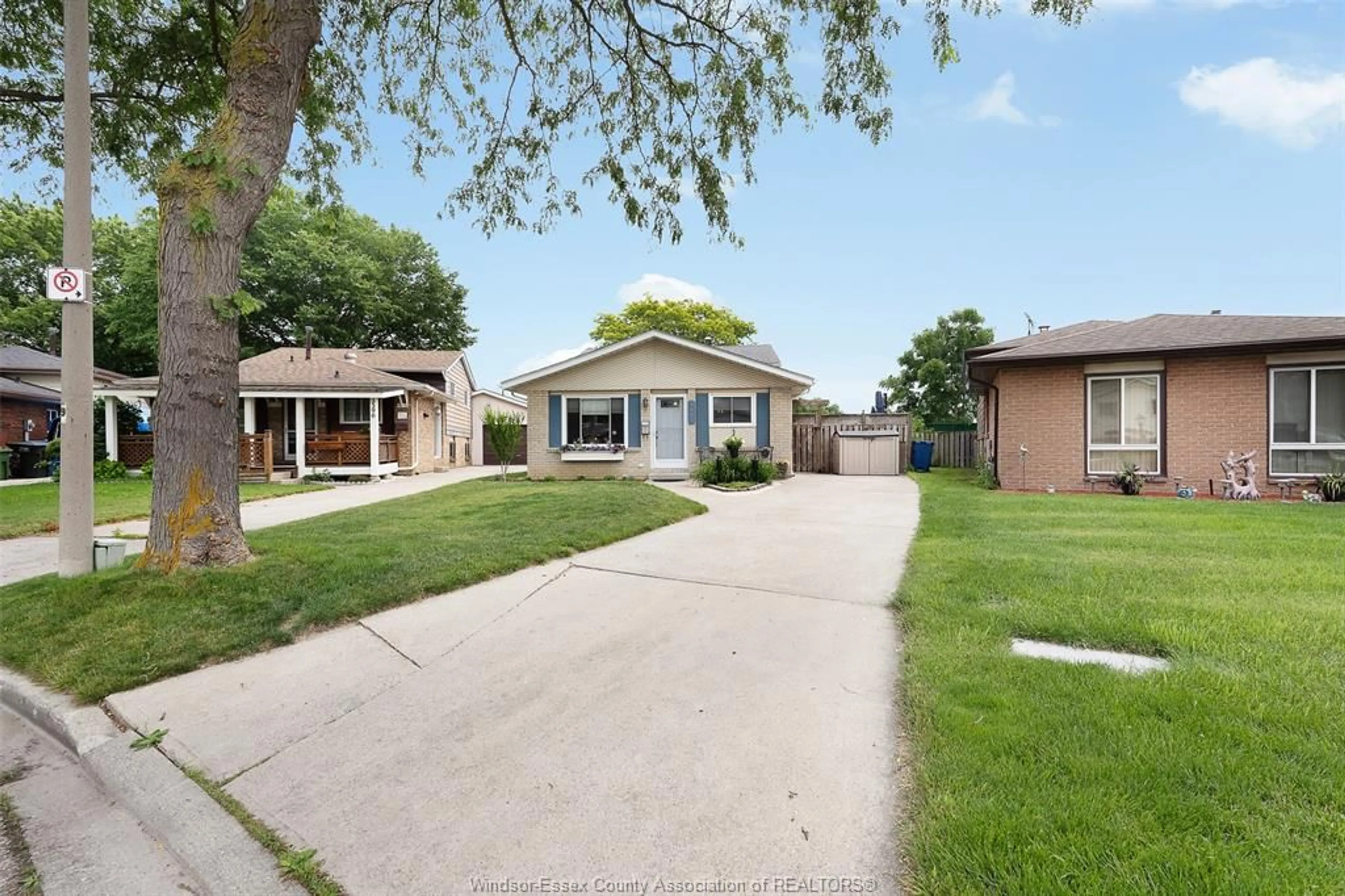 Unknown for 3404 HEMLOCK ..., Windsor Ontario N8R 1Z9
