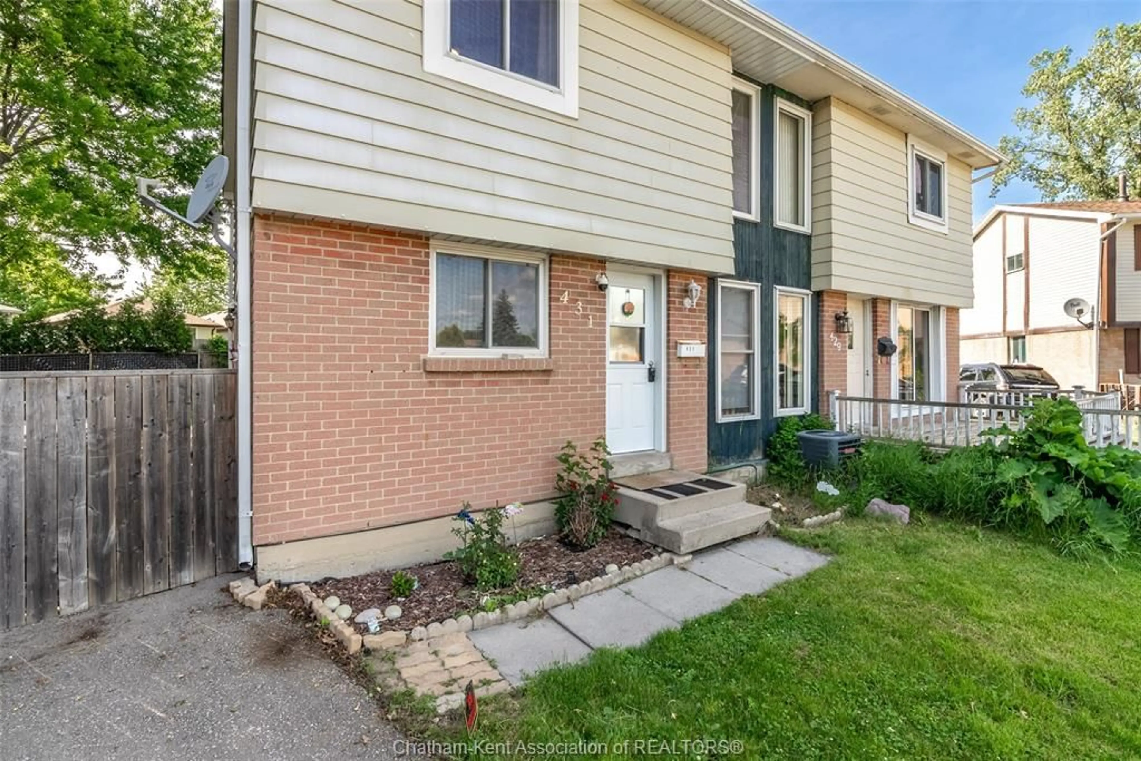 Home with brick exterior material, street for 431 Cardiff Pl, Sarnia Ontario N7S 4C7