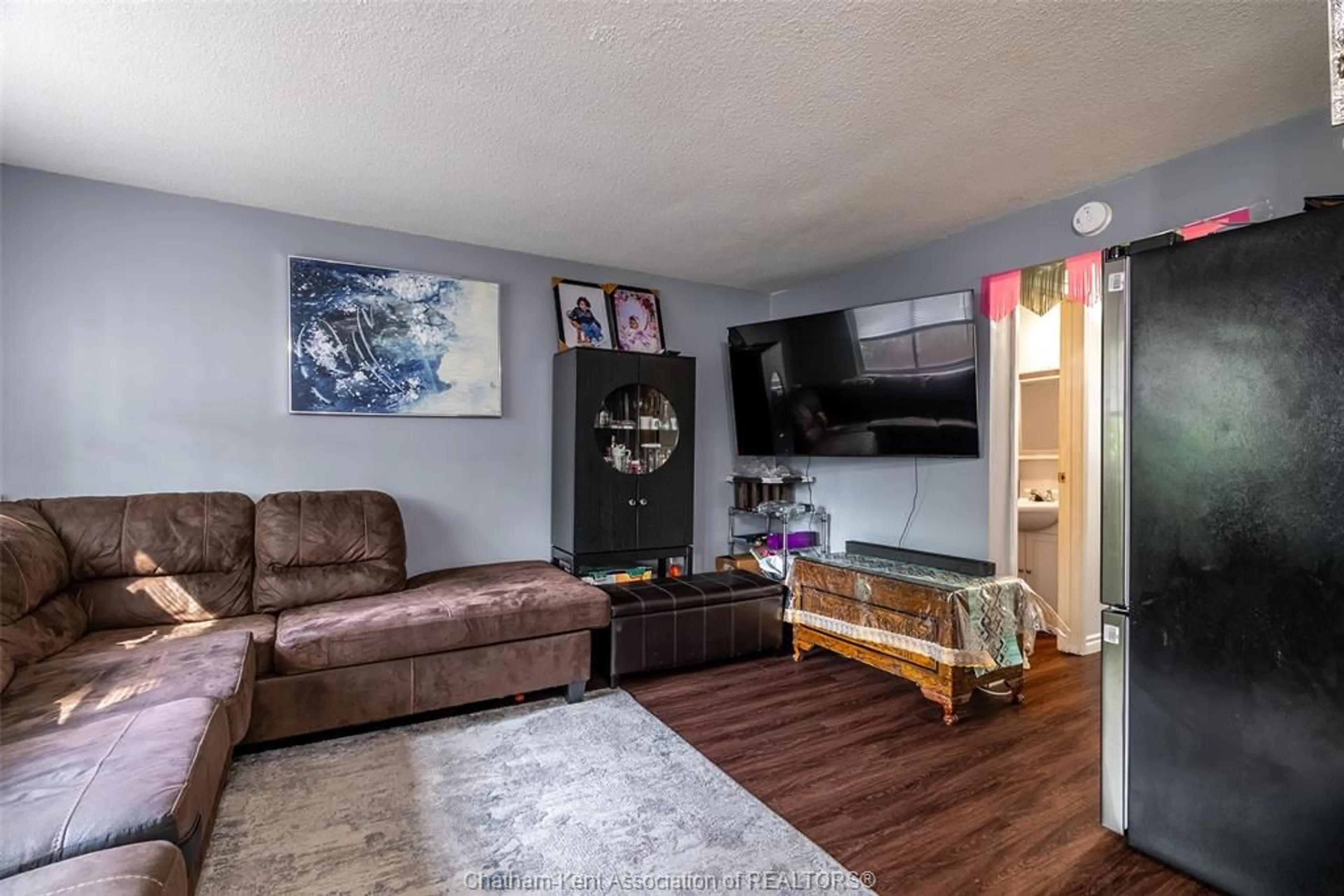 Living room with furniture, unknown for 431 Cardiff Pl, Sarnia Ontario N7S 4C7