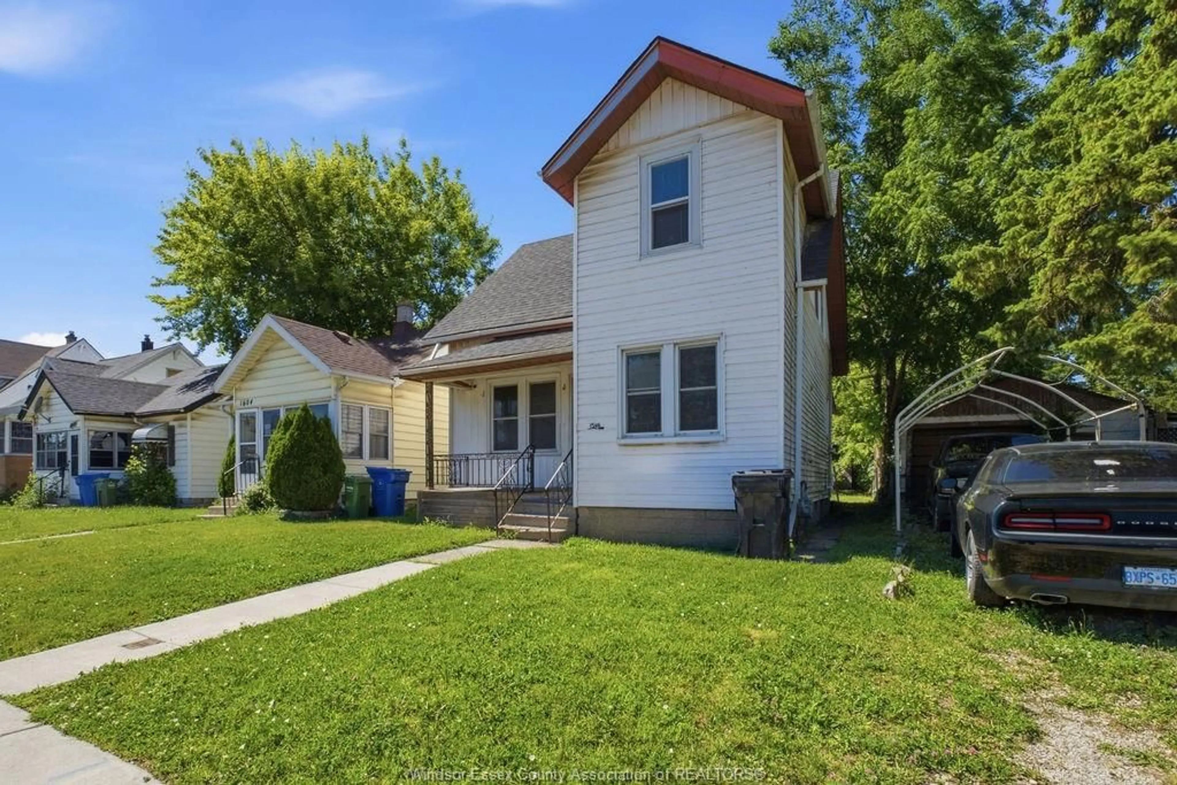 A pic from outside/outdoor area/front of a property/back of a property/a pic from drone, street for 1598 COLLEGE, Windsor Ontario N9B 1M1