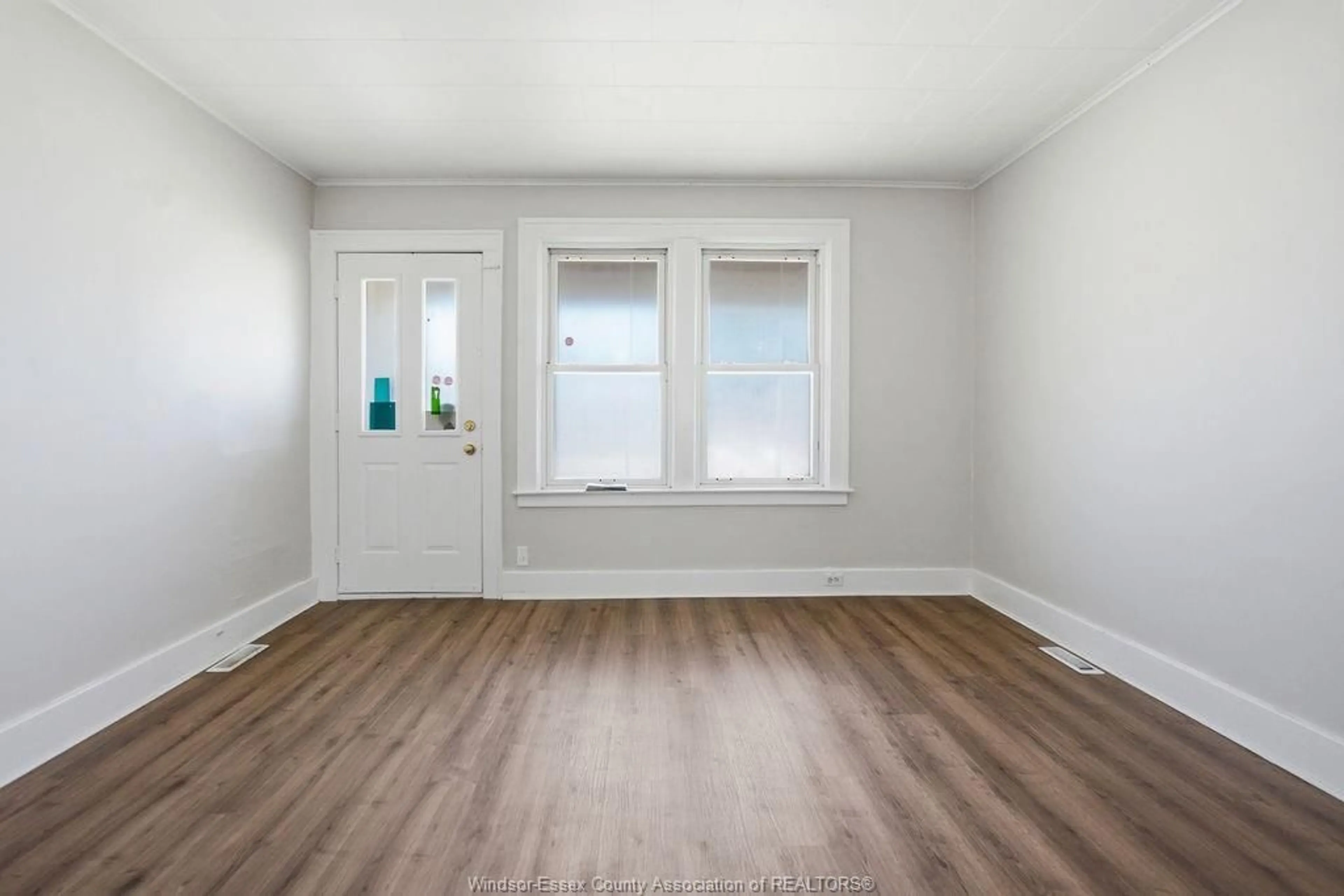 A pic of a room for 1598 COLLEGE, Windsor Ontario N9B 1M1