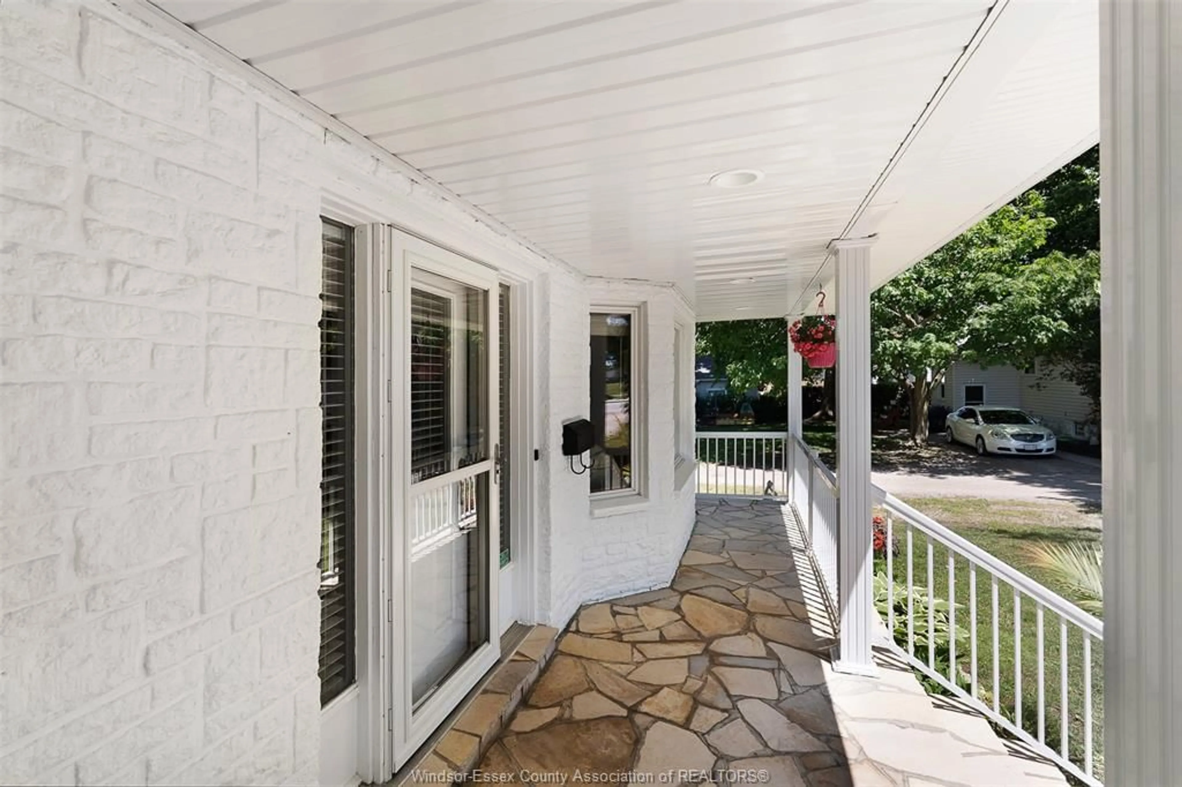 Patio, street for 1675 DIVISION Rd, Kingsville Ontario N9Y 2H1