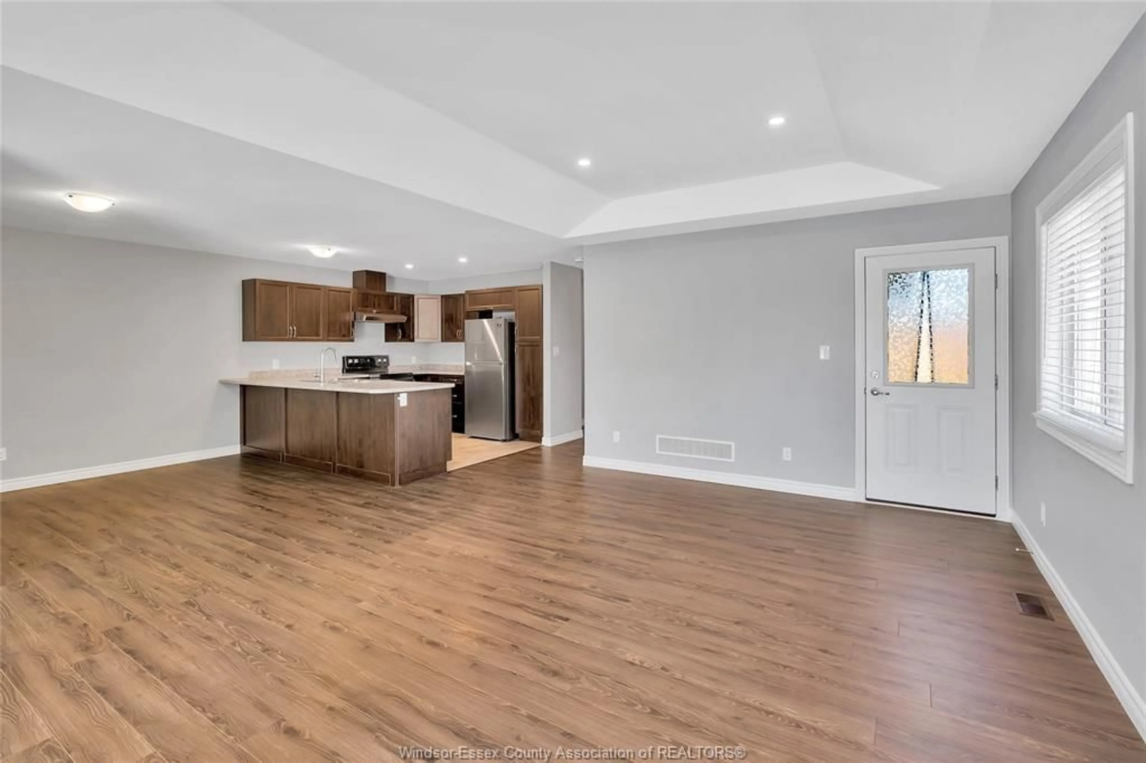 Open concept kitchen, wood/laminate floor for 3141 VIOLA Cres, Windsor Ontario N8N 0A2