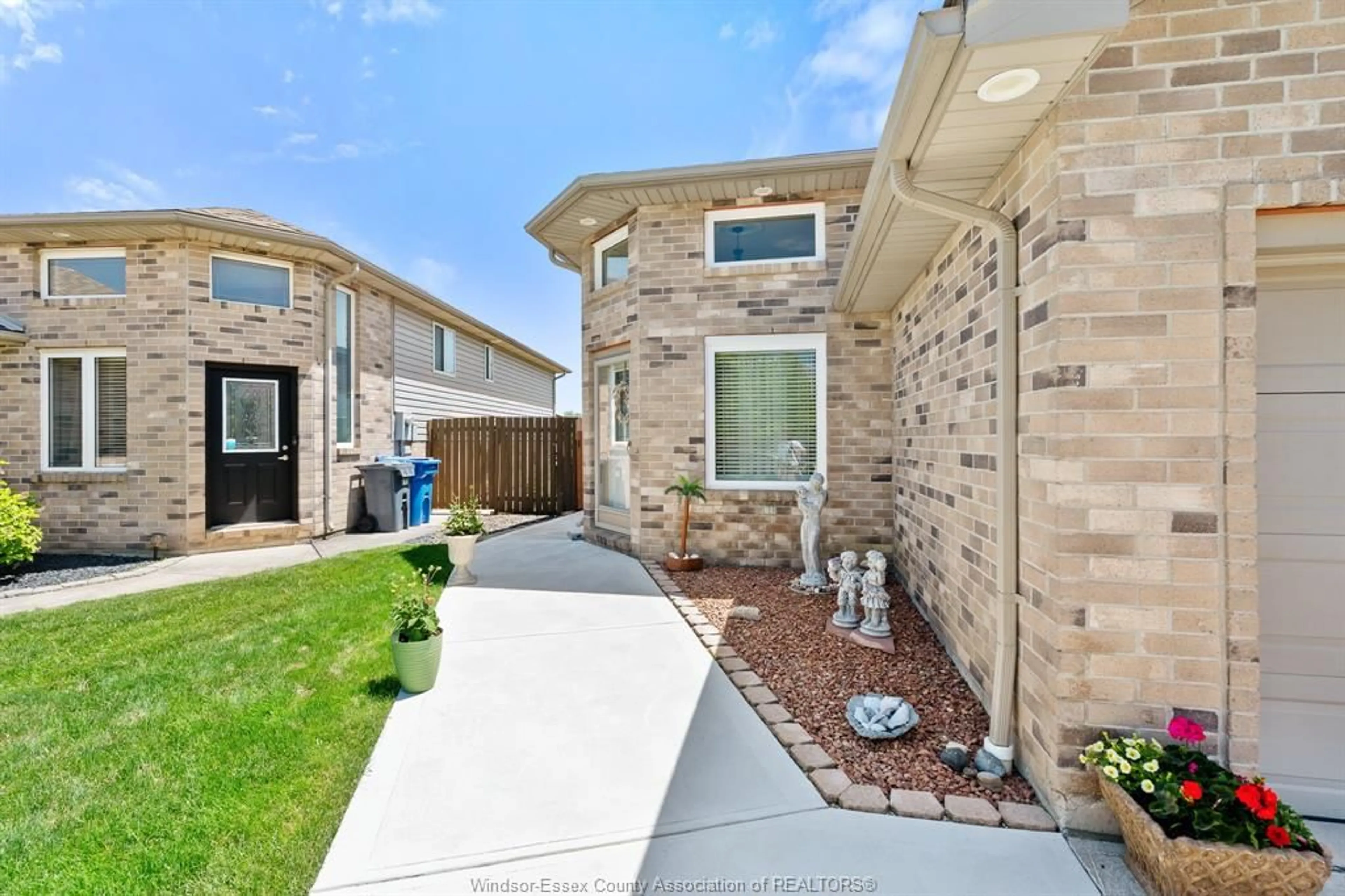 Unknown for 11294 Timber Bay Crescent, Windsor Ontario N8R 2L2