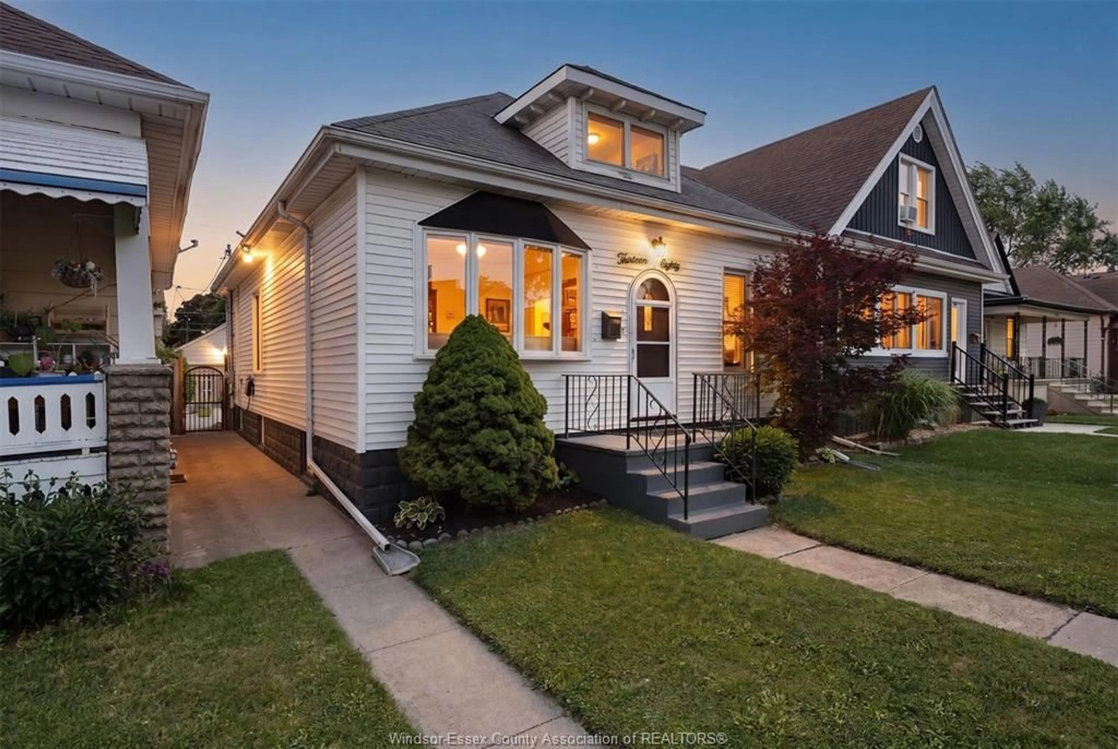 Home with vinyl exterior material, street for 1380 Lincoln Rd, Windsor Ontario N8Y 2J1