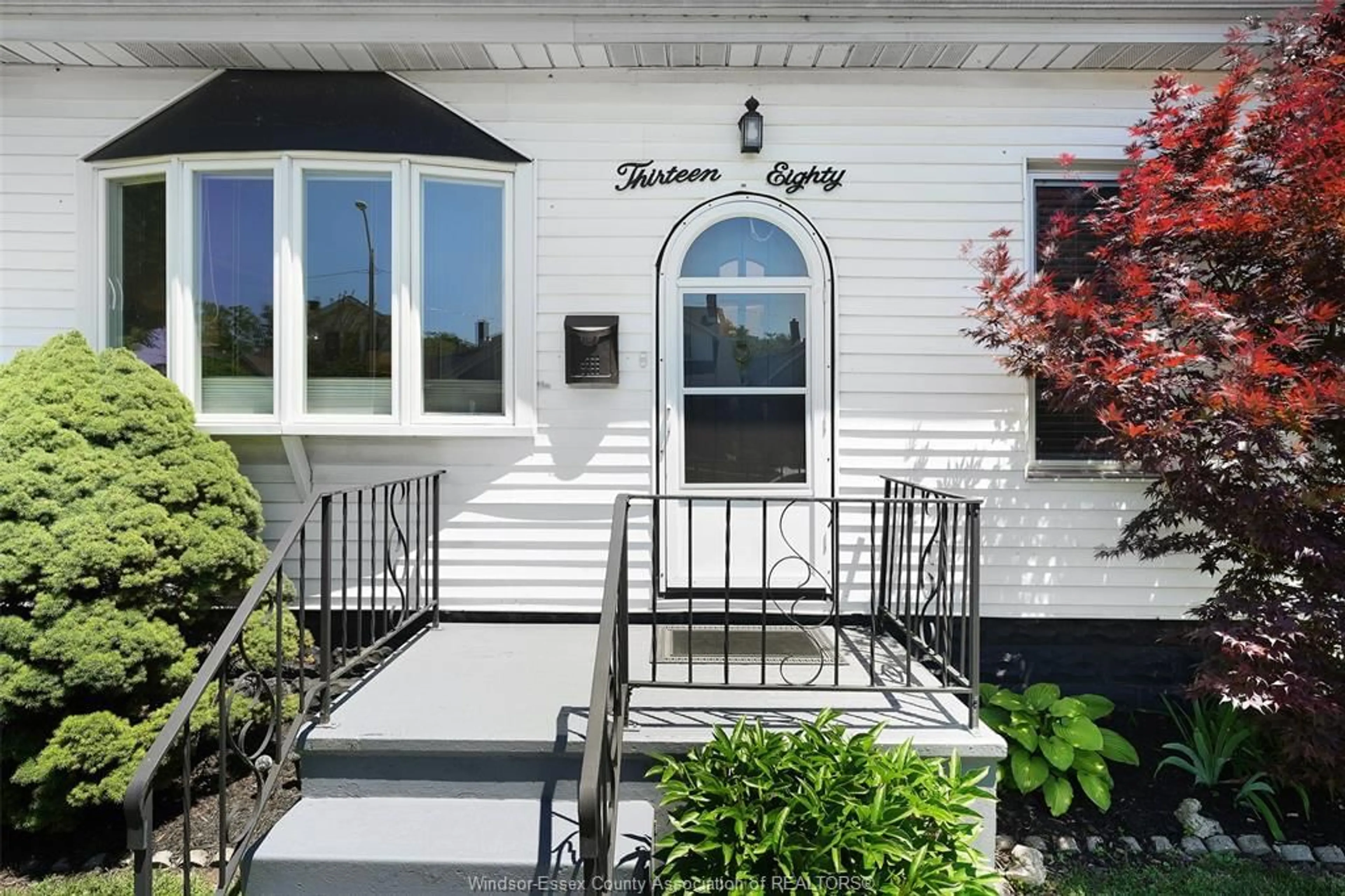 Patio, street for 1380 Lincoln Rd, Windsor Ontario N8Y 2J1
