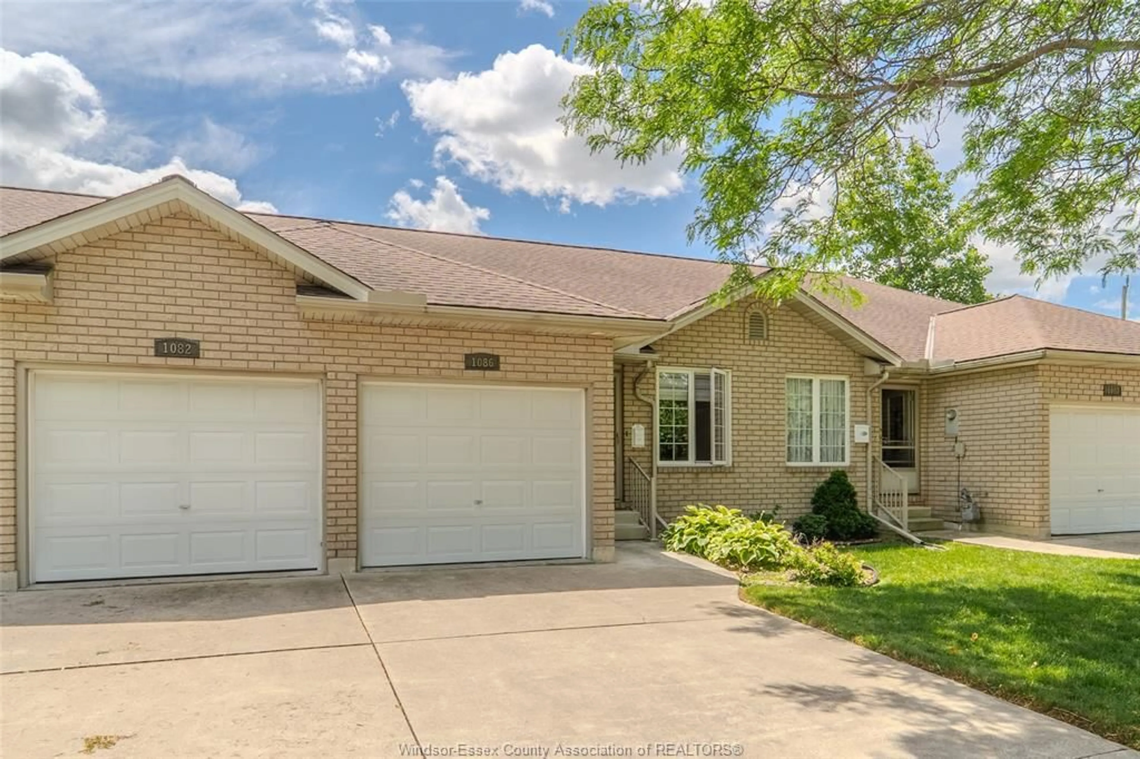 Home with brick exterior material, street for 1086 Lexington Cir, Windsor Ontario N8S 4T3