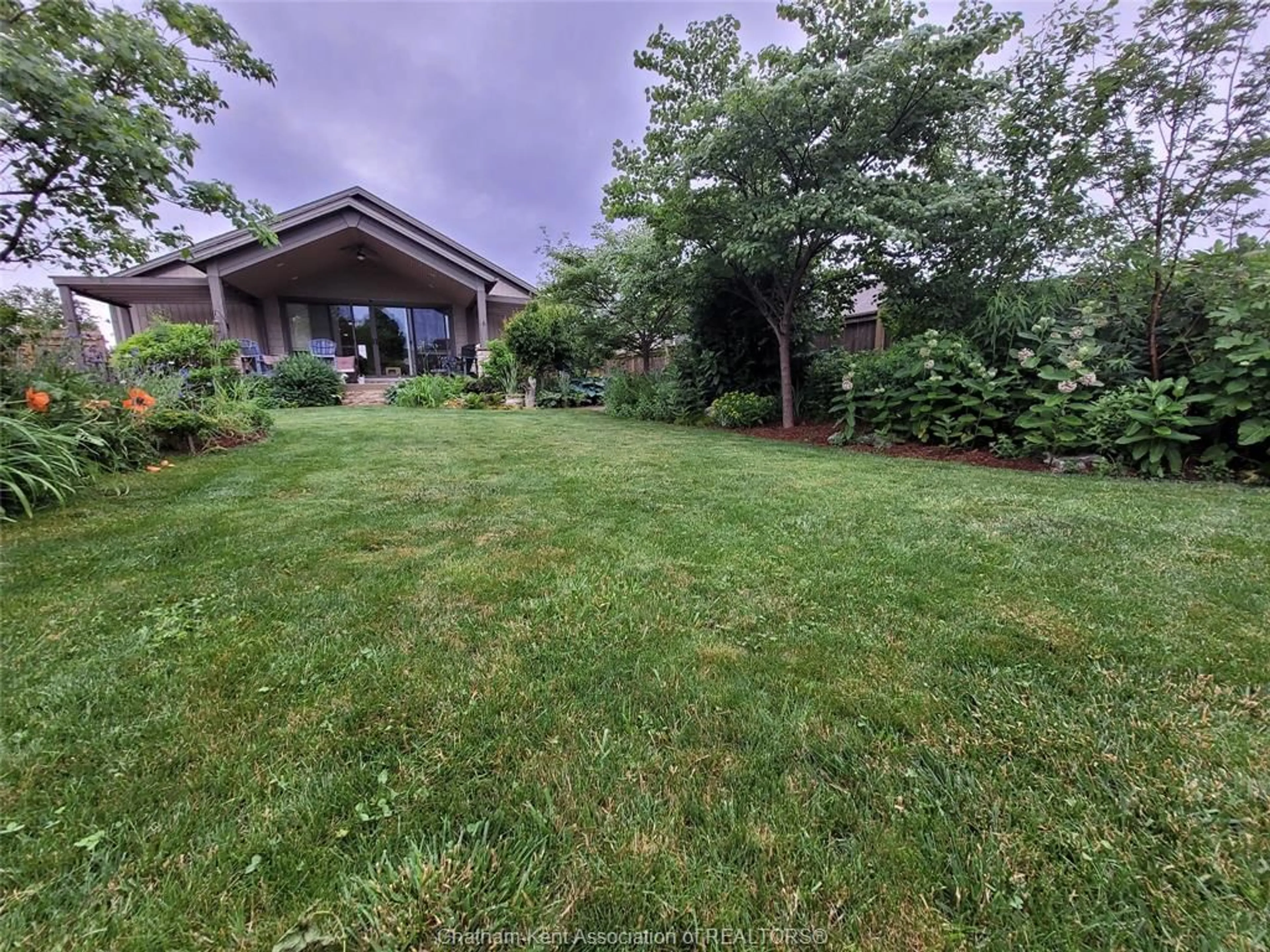 A pic from outside/outdoor area/front of a property/back of a property/a pic from drone, unknown for 403 TWILIGHT Trail, Chatham Ontario N7M 1T0