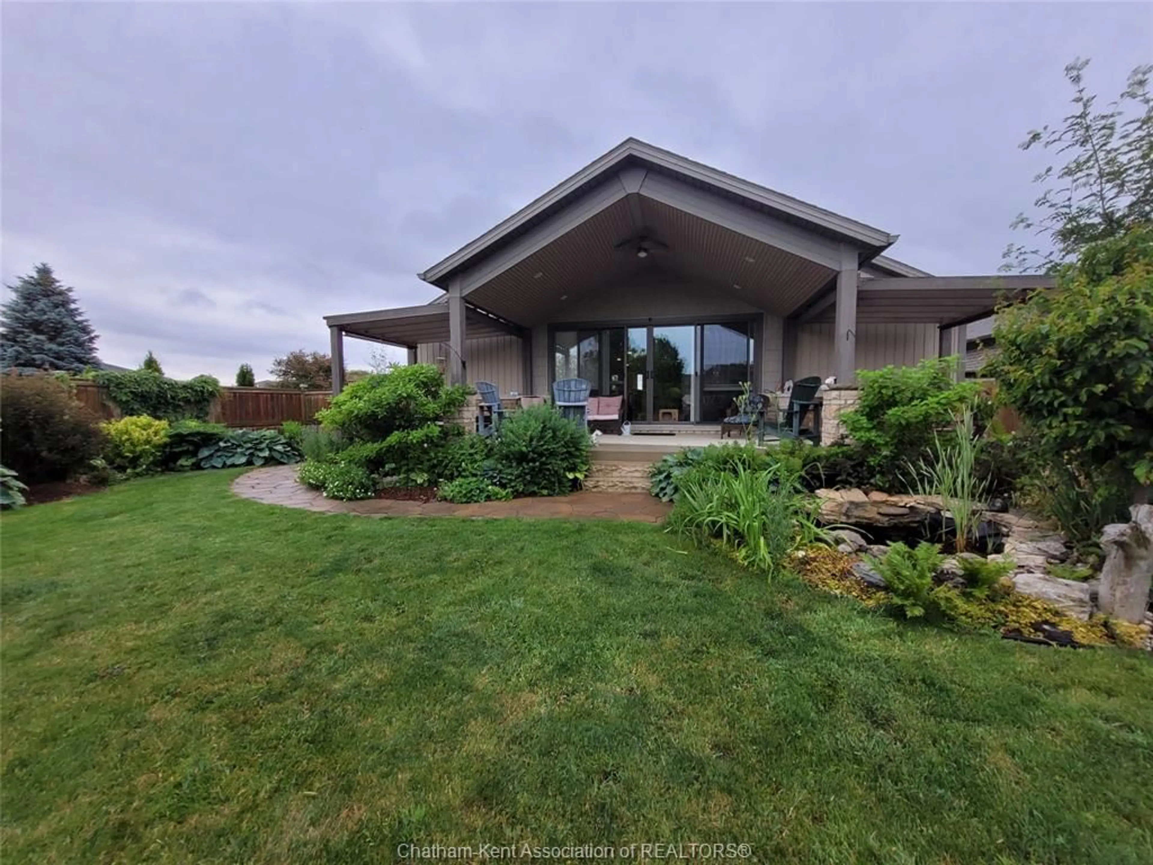 A pic from outside/outdoor area/front of a property/back of a property/a pic from drone, water/lake/river/ocean view for 403 TWILIGHT Trail, Chatham Ontario N7M 1T0