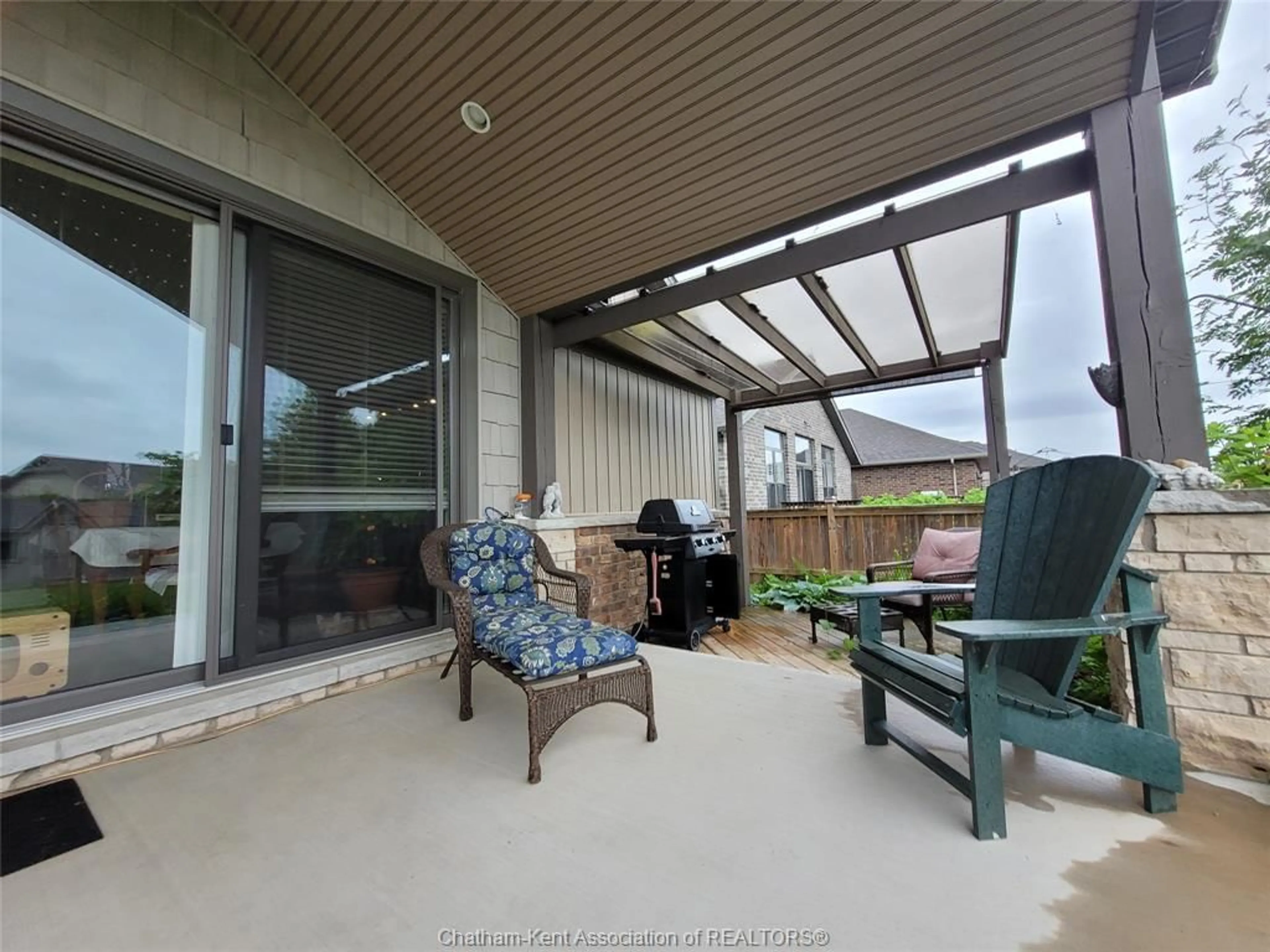 Patio, water/lake/river/ocean view for 403 TWILIGHT Trail, Chatham Ontario N7M 1T0