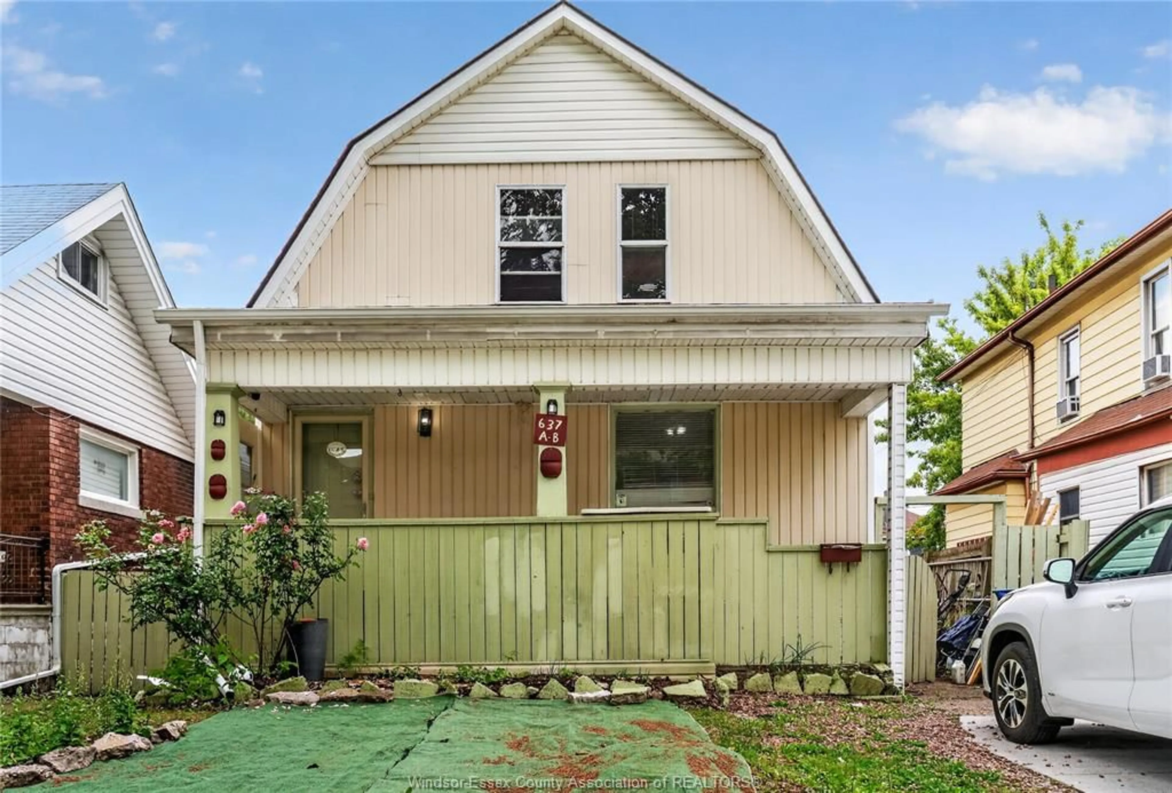 Home with vinyl exterior material, street for 637 CAMERON, Windsor Ontario N9B 1Z2
