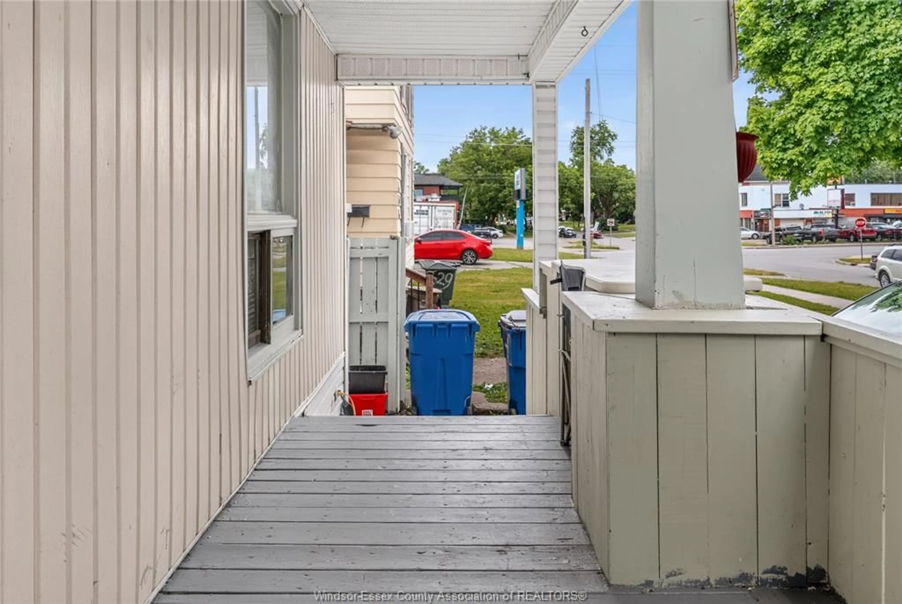 Patio, street for 637 CAMERON, Windsor Ontario N9B 1Z2