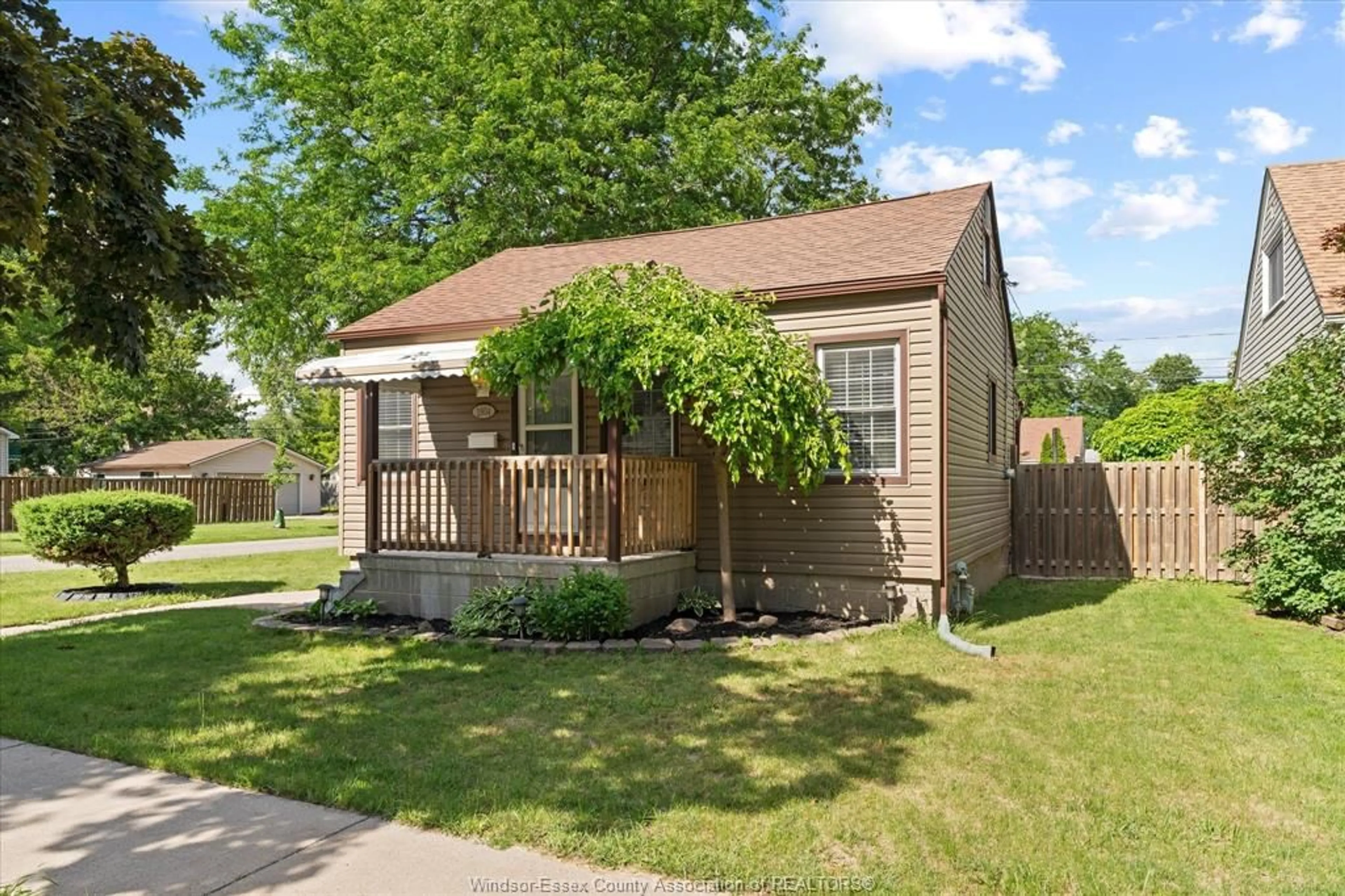 Unknown for 1904 WESTCOTT, Windsor Ontario N8W 4K4