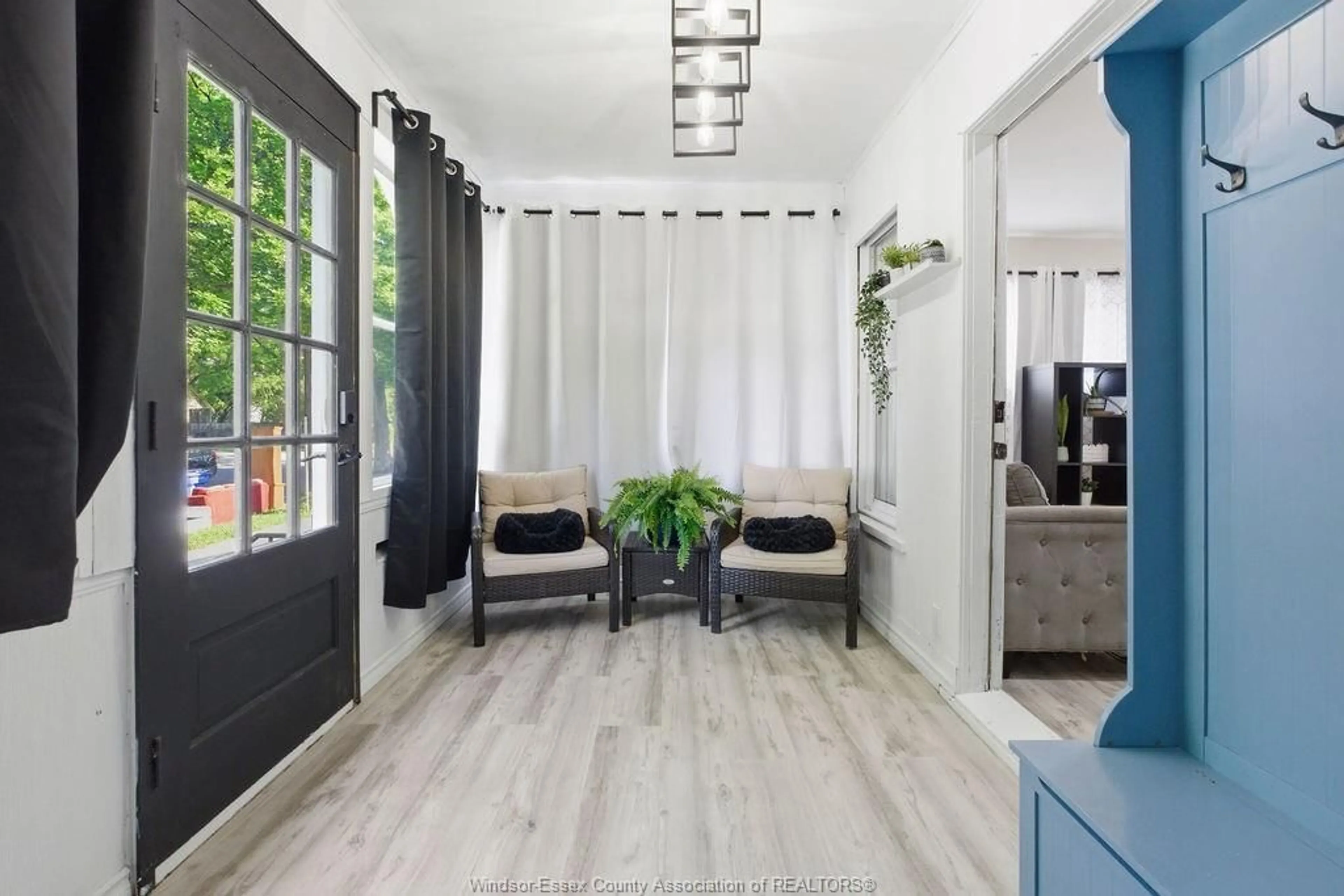 Indoor entryway for 3635 PETER St, Windsor Ontario N9C 1J8