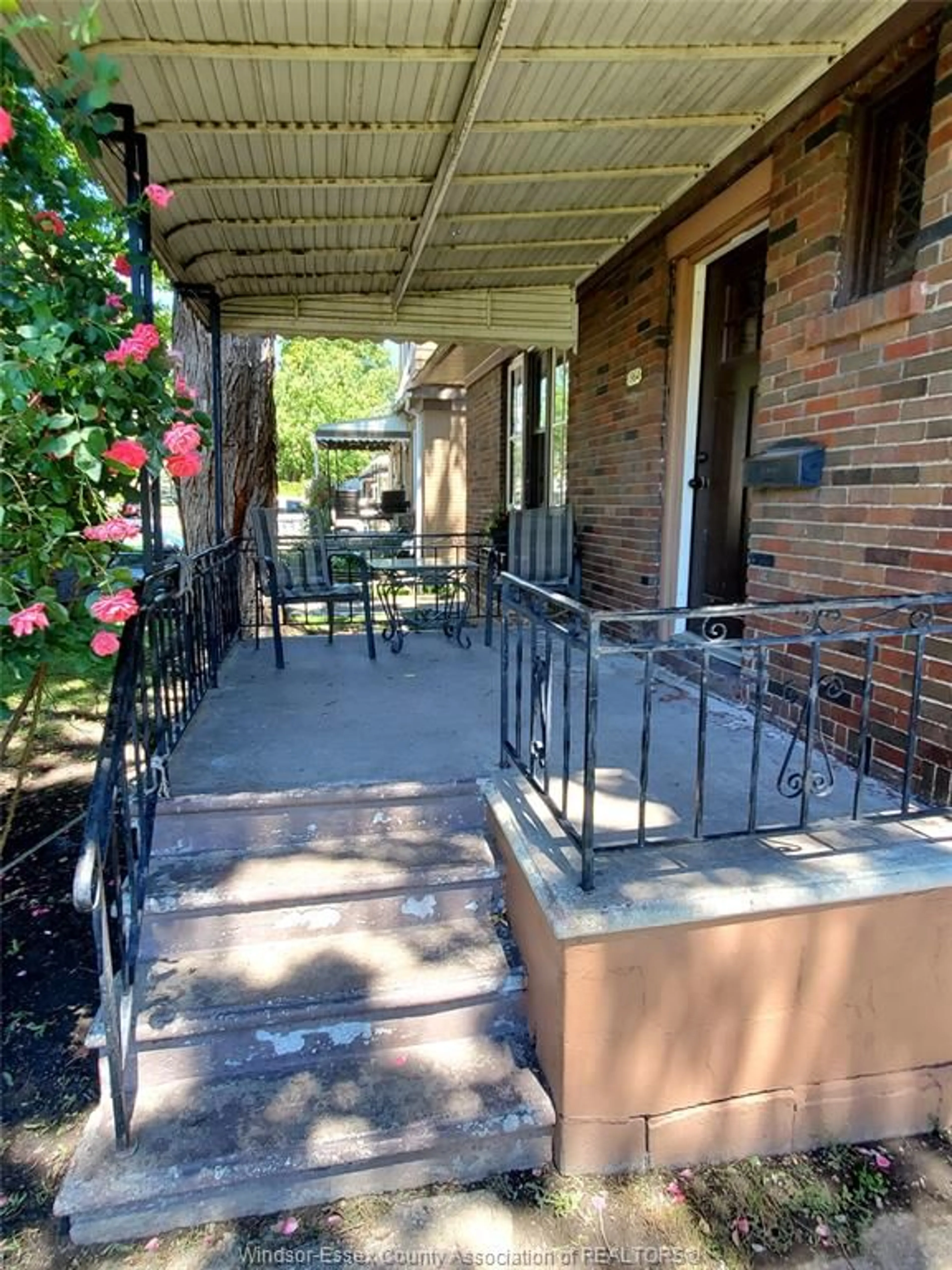 Patio, street for 1964 CENTRAL Ave, Windsor Ontario N8W 4H8