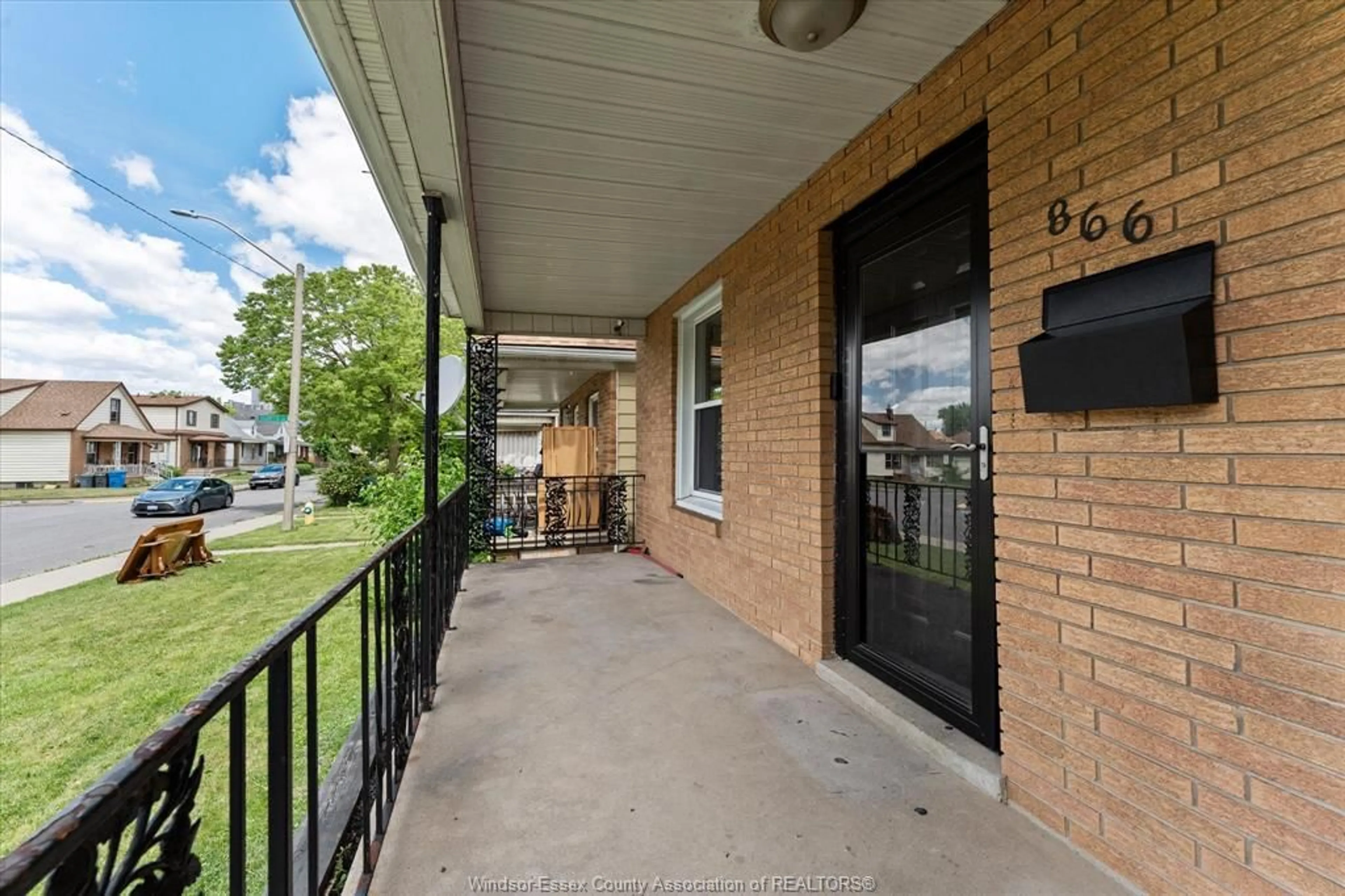 Unknown for 866 PARENT Ave, Windsor Ontario N9A 2E1
