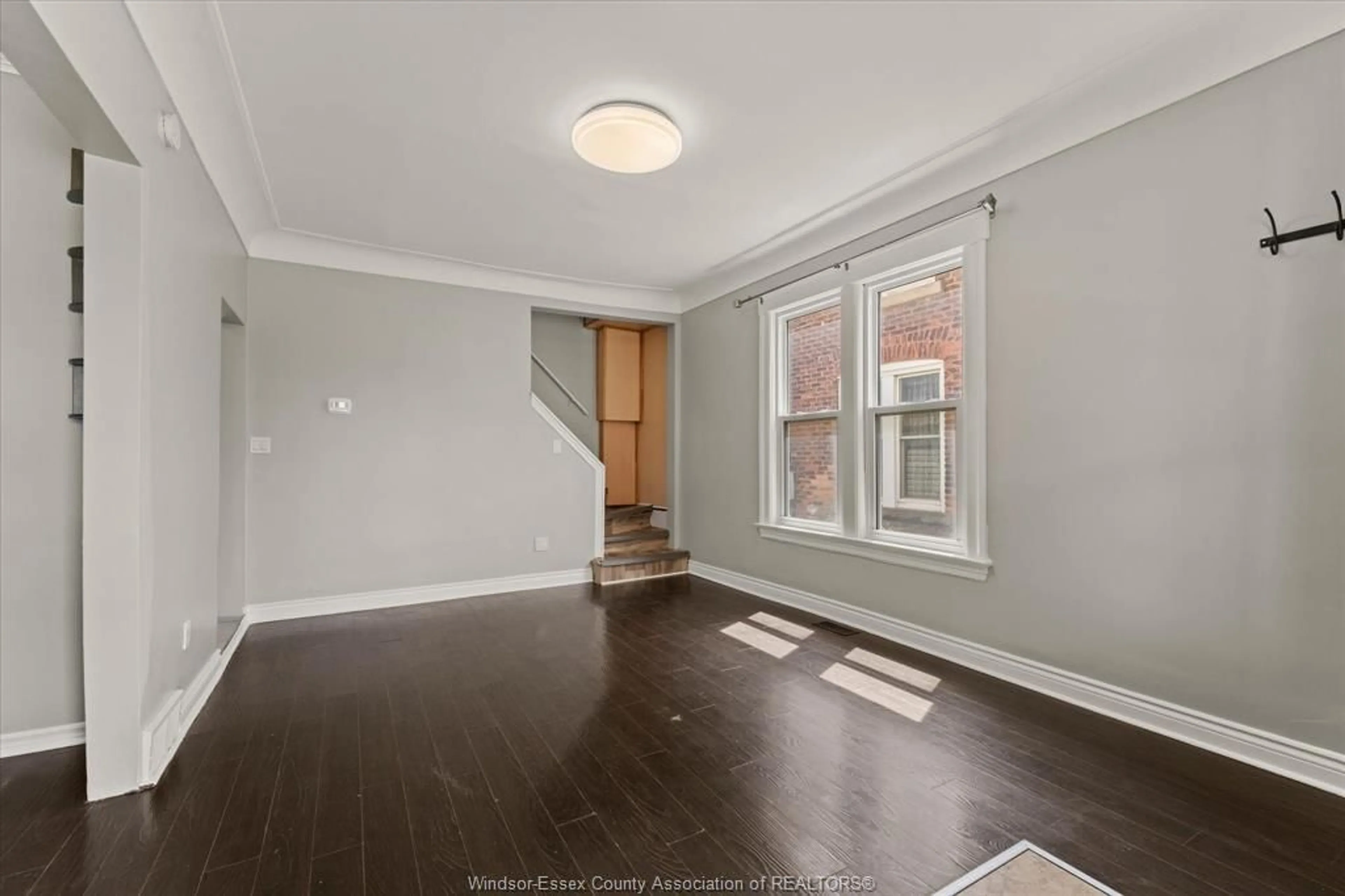 A pic of a room for 866 PARENT Ave, Windsor Ontario N9A 2E1