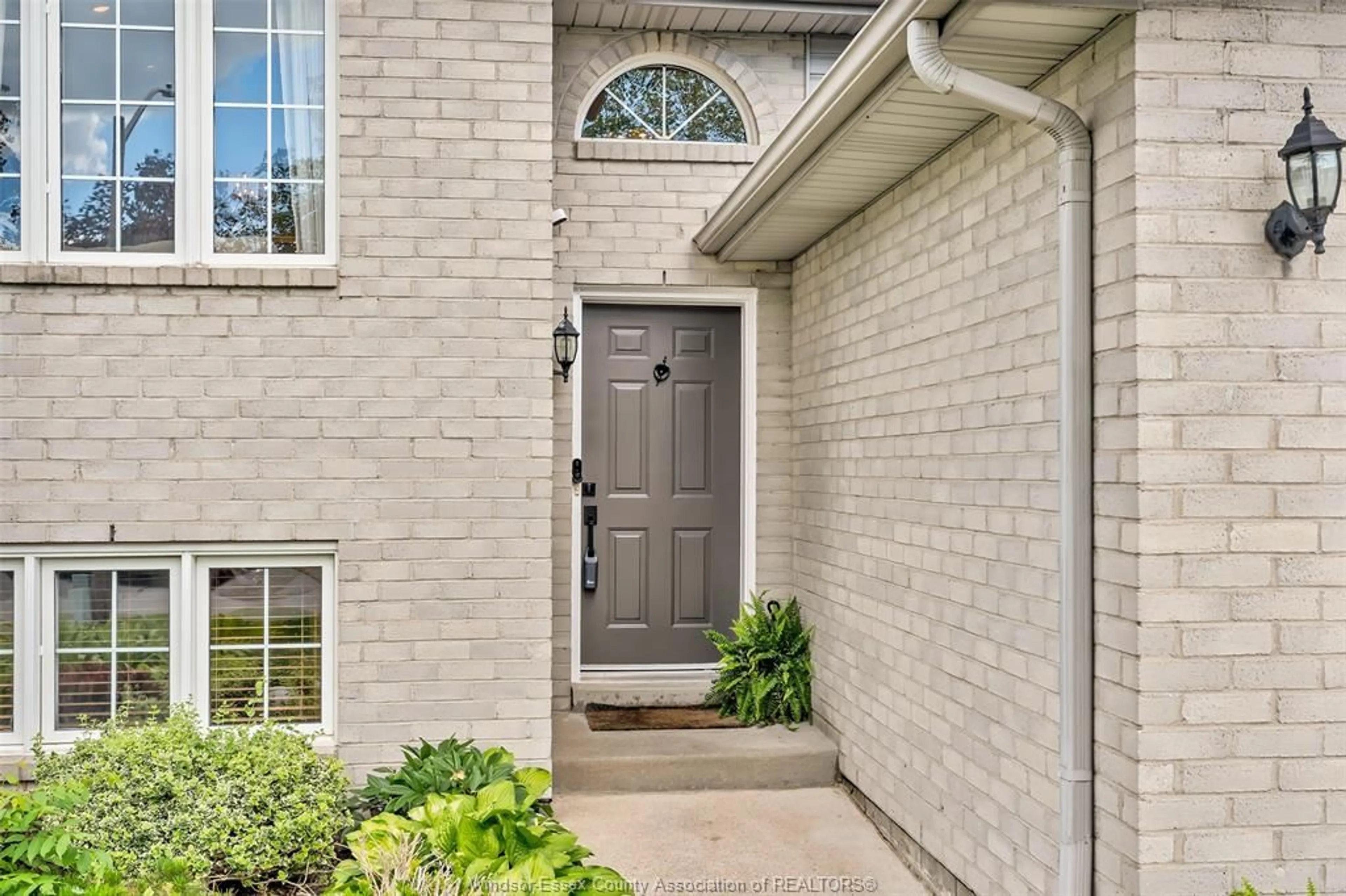 Unknown for 4238 SHARON, Windsor Ontario N9G 2X9