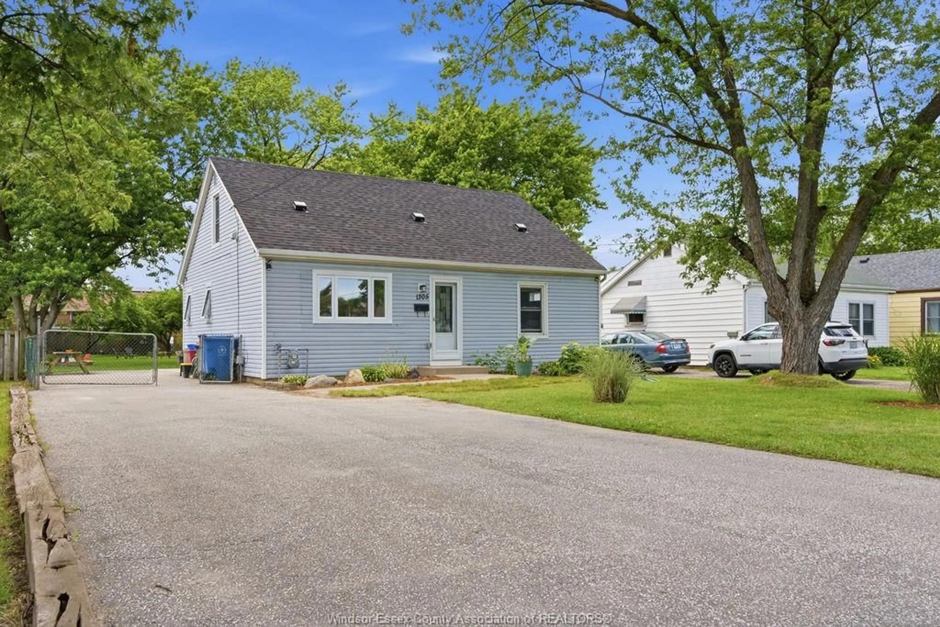 Home with vinyl exterior material, street for 1305 SHAWNEE Rd, Tecumseh Ontario N8N 1R8