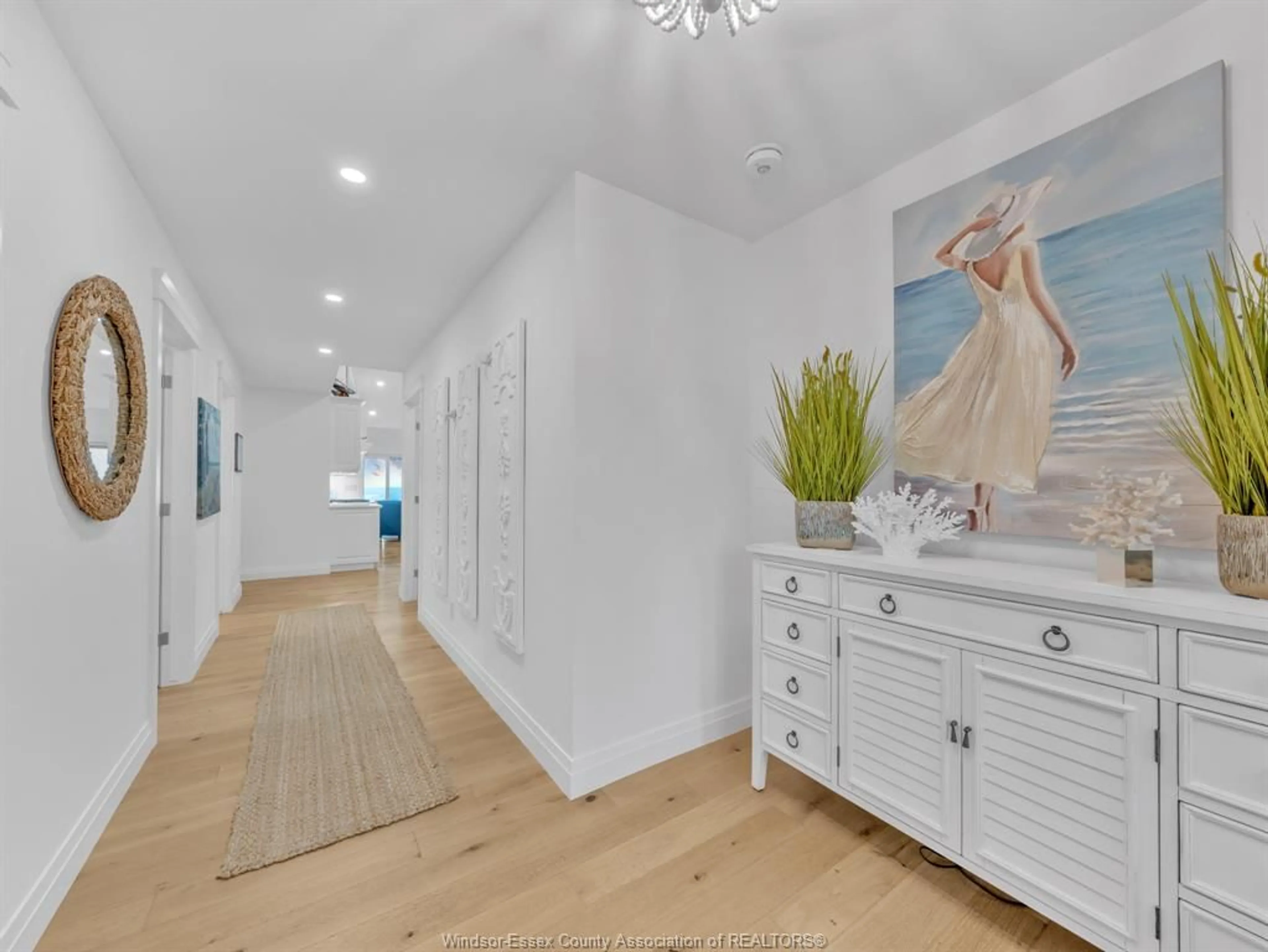 Indoor entryway for 1831 HERITAGE Rd, Kingsville Ontario N9Y 2E6