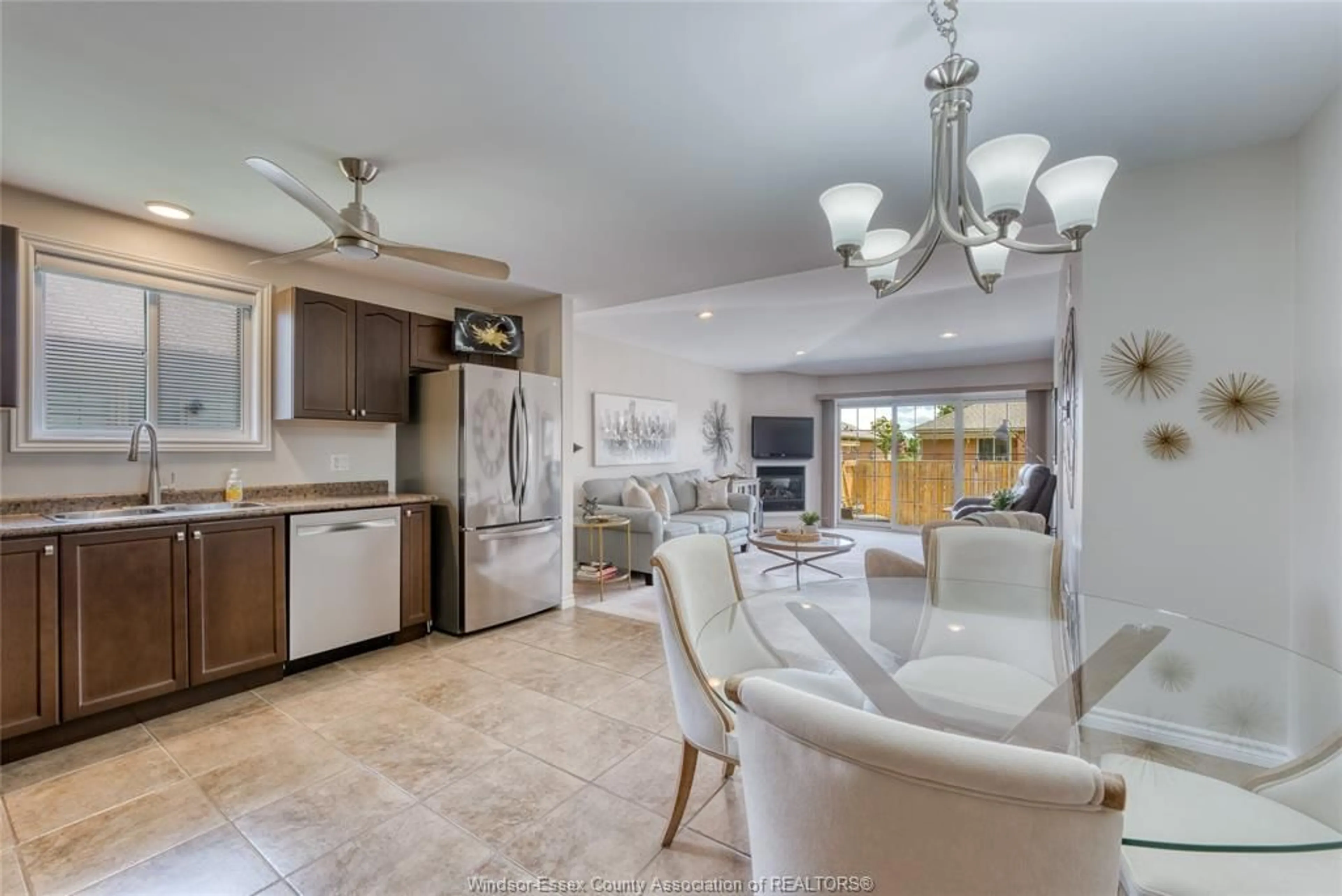 Open concept kitchen, ceramic/tile floor for 11095 STURGEON St, Windsor Ontario N8P 1M4