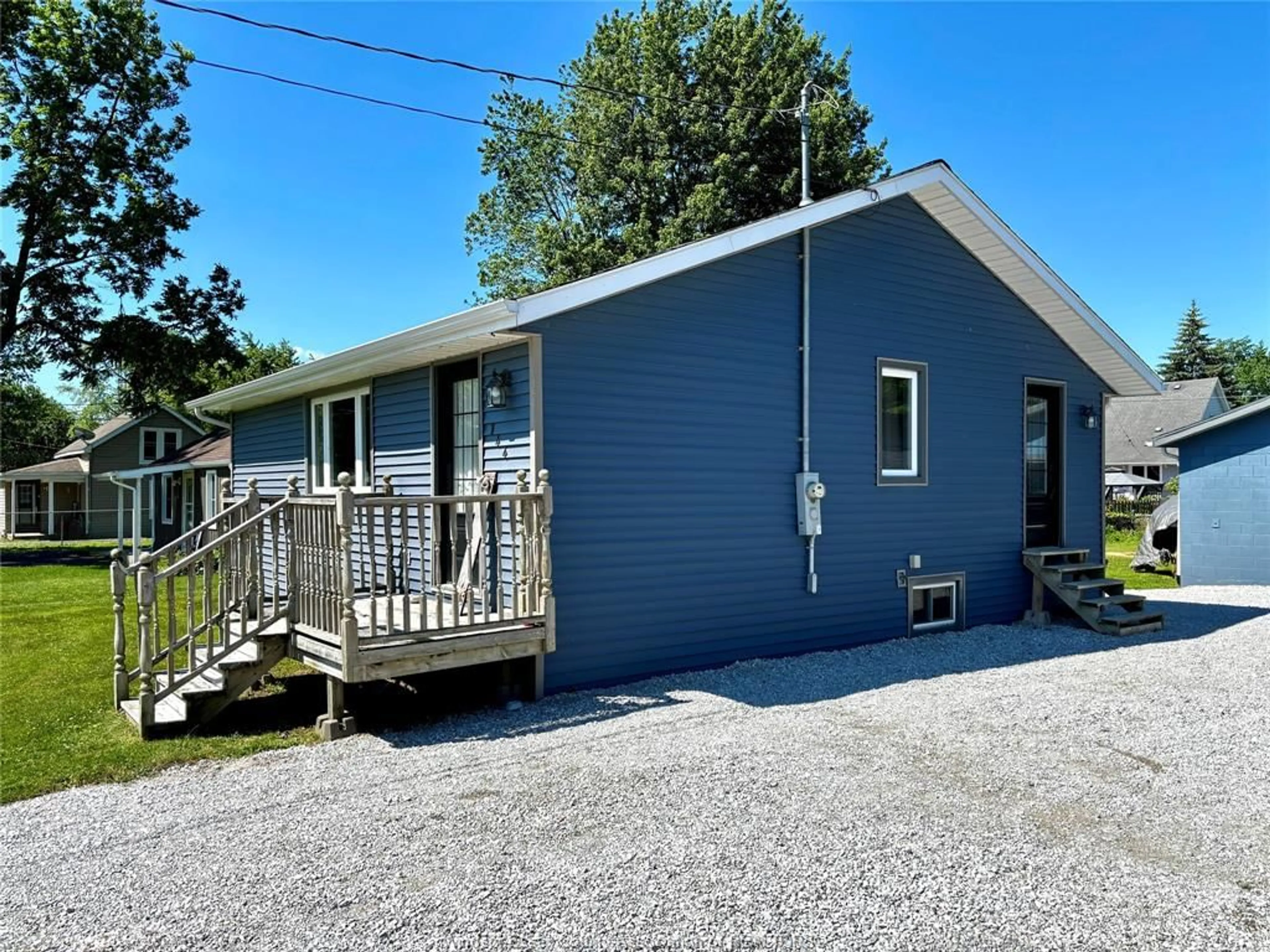 Home with vinyl exterior material, water/lake/river/ocean view for 144 ARTHUR, Wheatley Ontario N0P 2P0