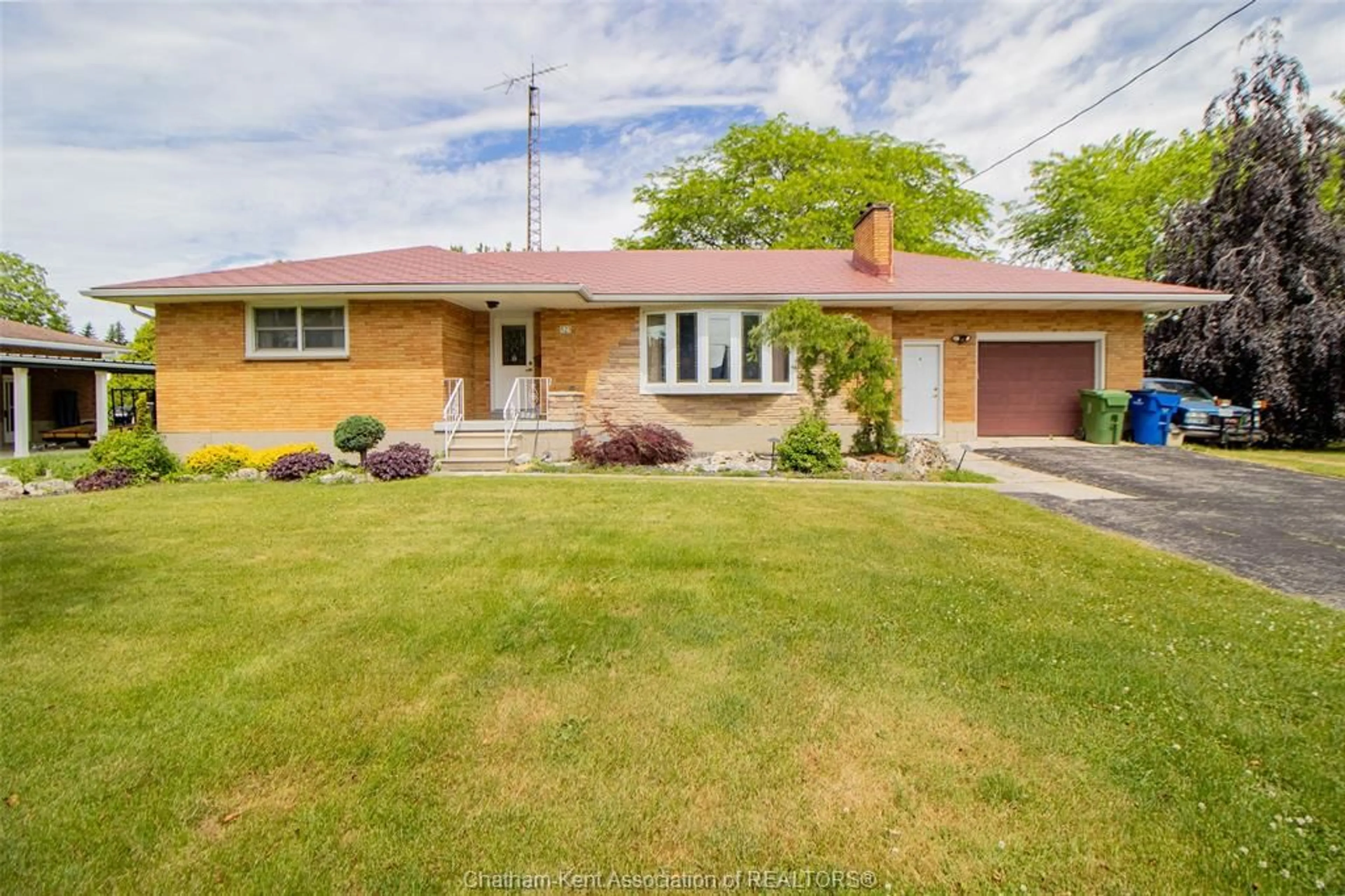 Home with brick exterior material, street for 523 Indian Creek Rd, Chatham Ontario N7M 5J5