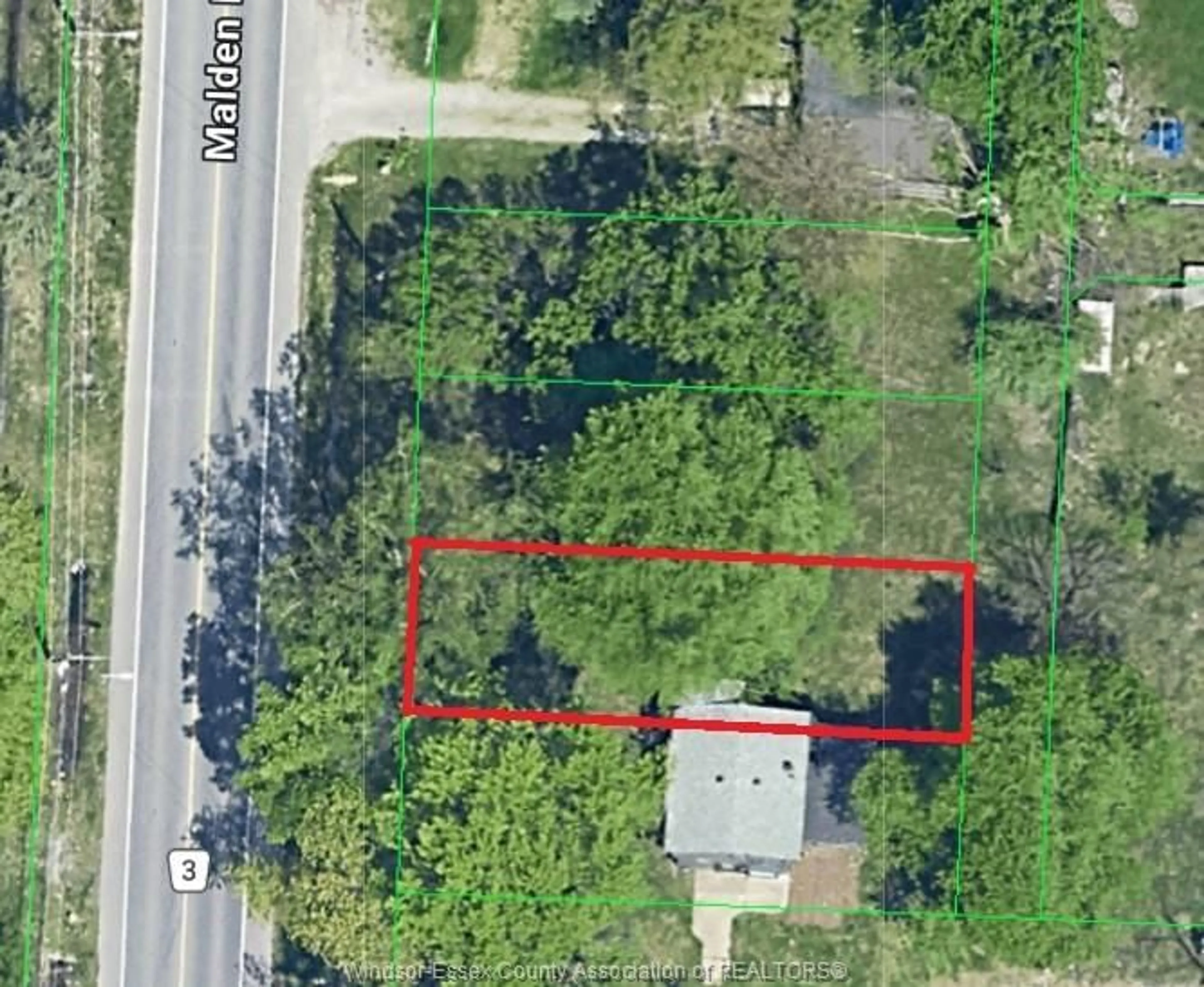 A pic from outside/outdoor area/front of a property/back of a property/a pic from drone, street for 4637 MALDEN Rd, Windsor Ontario N9E 3T4