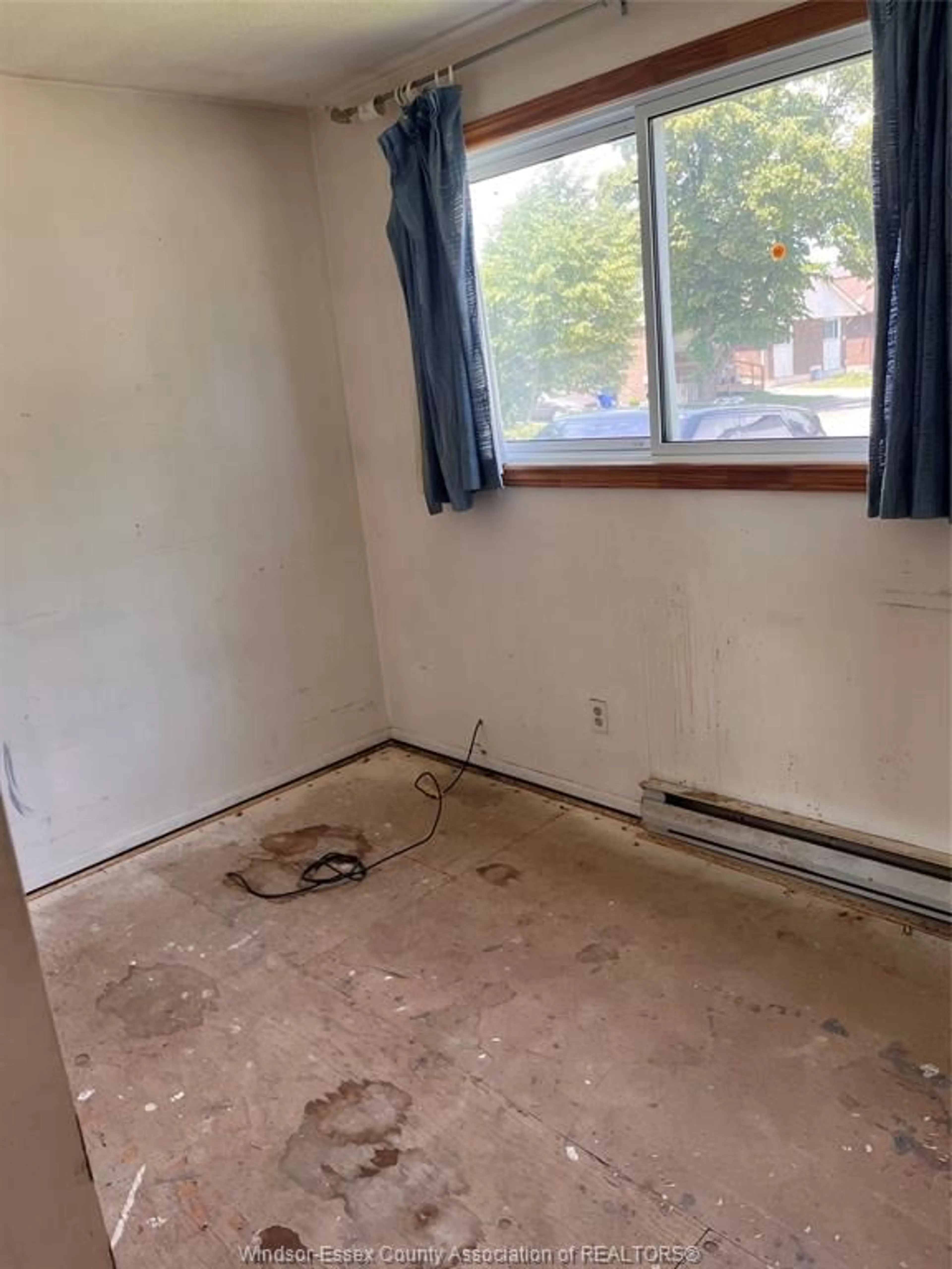A pic of a room for 1411 BAYSWATER Cres, Windsor Ontario N8S 4K4