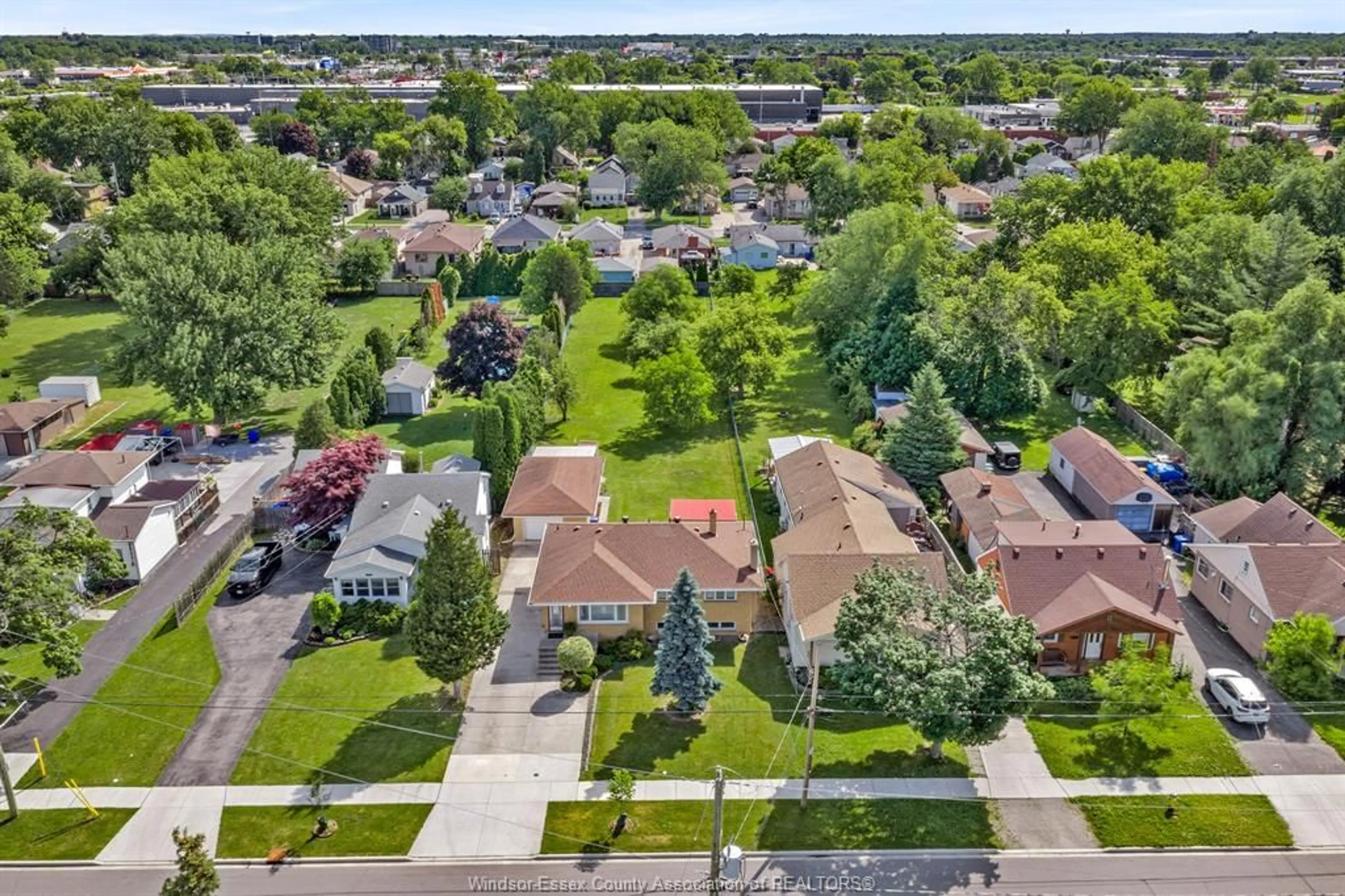 A pic from outside/outdoor area/front of a property/back of a property/a pic from drone, street for 2528 Jos St Louis, Windsor Ontario N8T 2M5