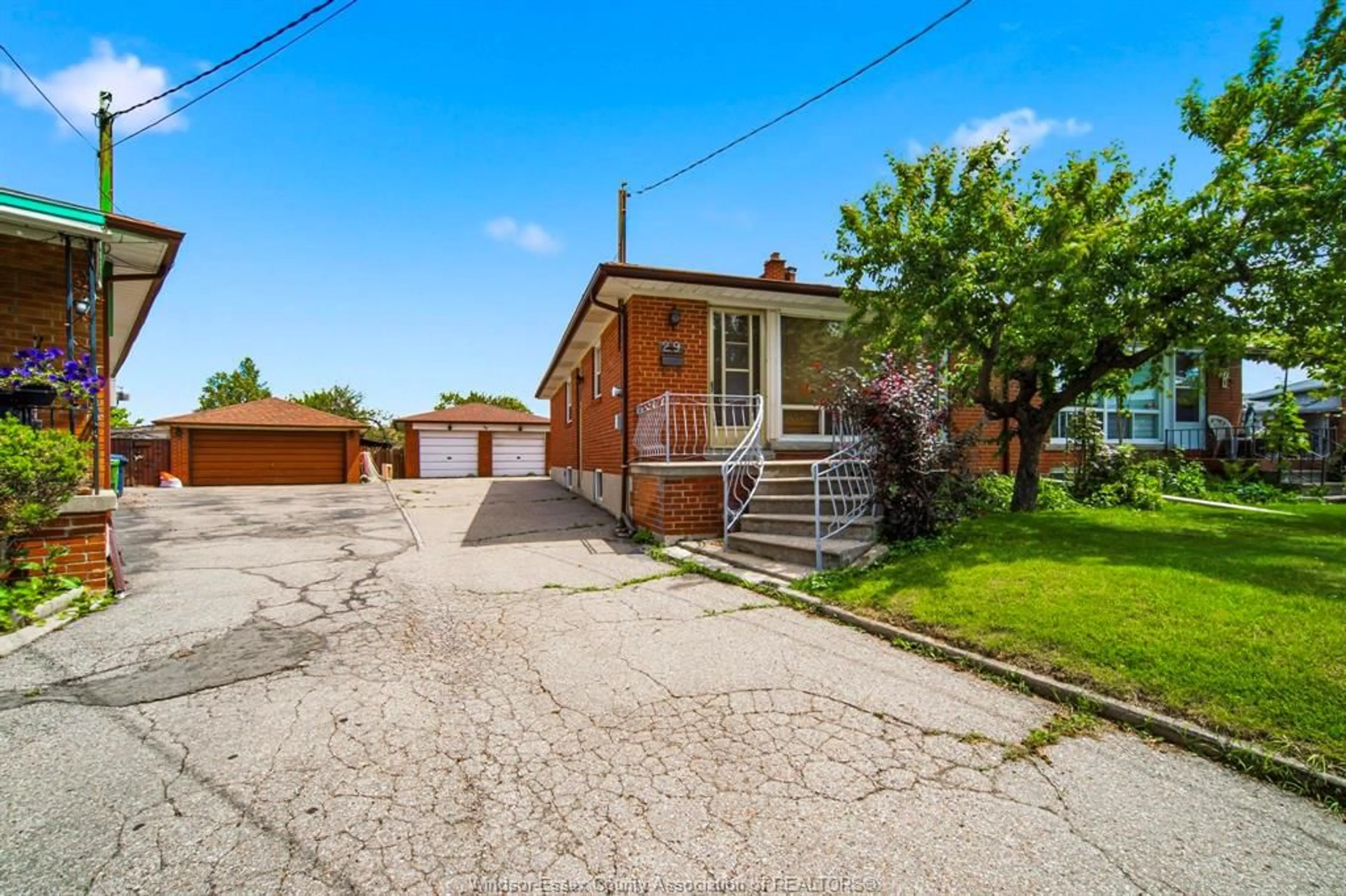 A pic from outside/outdoor area/front of a property/back of a property/a pic from drone, street for 29 FERNANDO, Toronto Ontario M9M 2P7