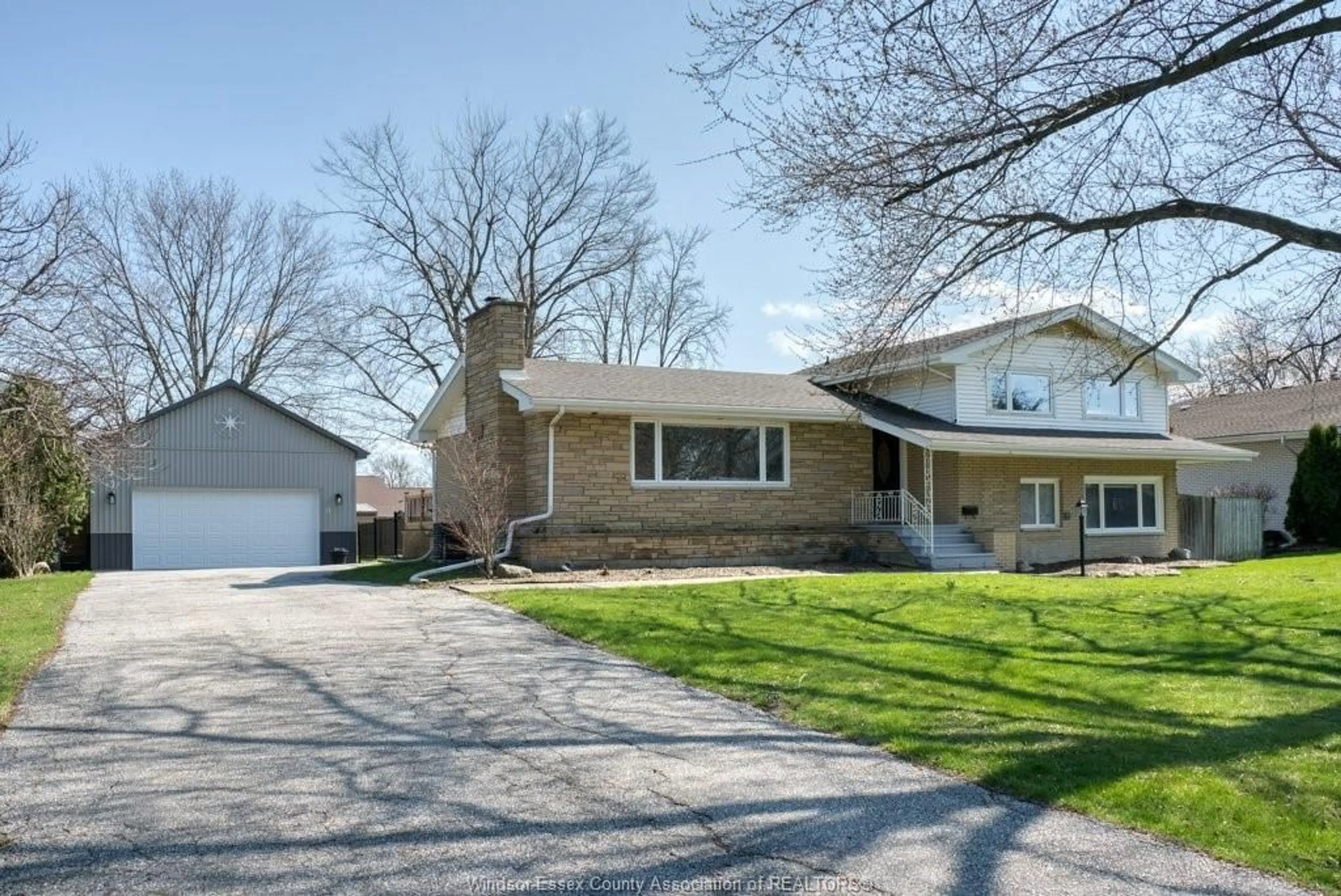 Unknown for 326 CENTRE St, Essex Ontario N8M 1R4