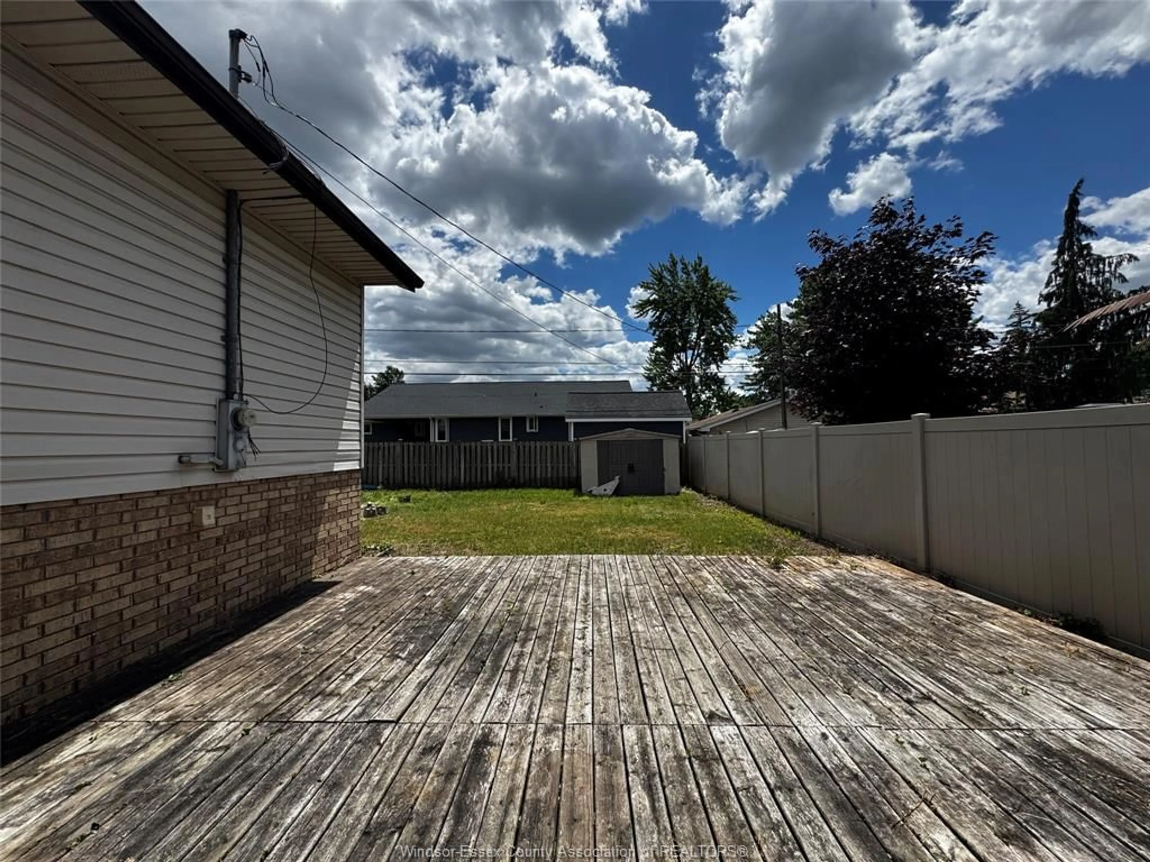 A pic from outside/outdoor area/front of a property/back of a property/a pic from drone, street for 266 BOUFFARD Rd, LaSalle Ontario N9J 1G1