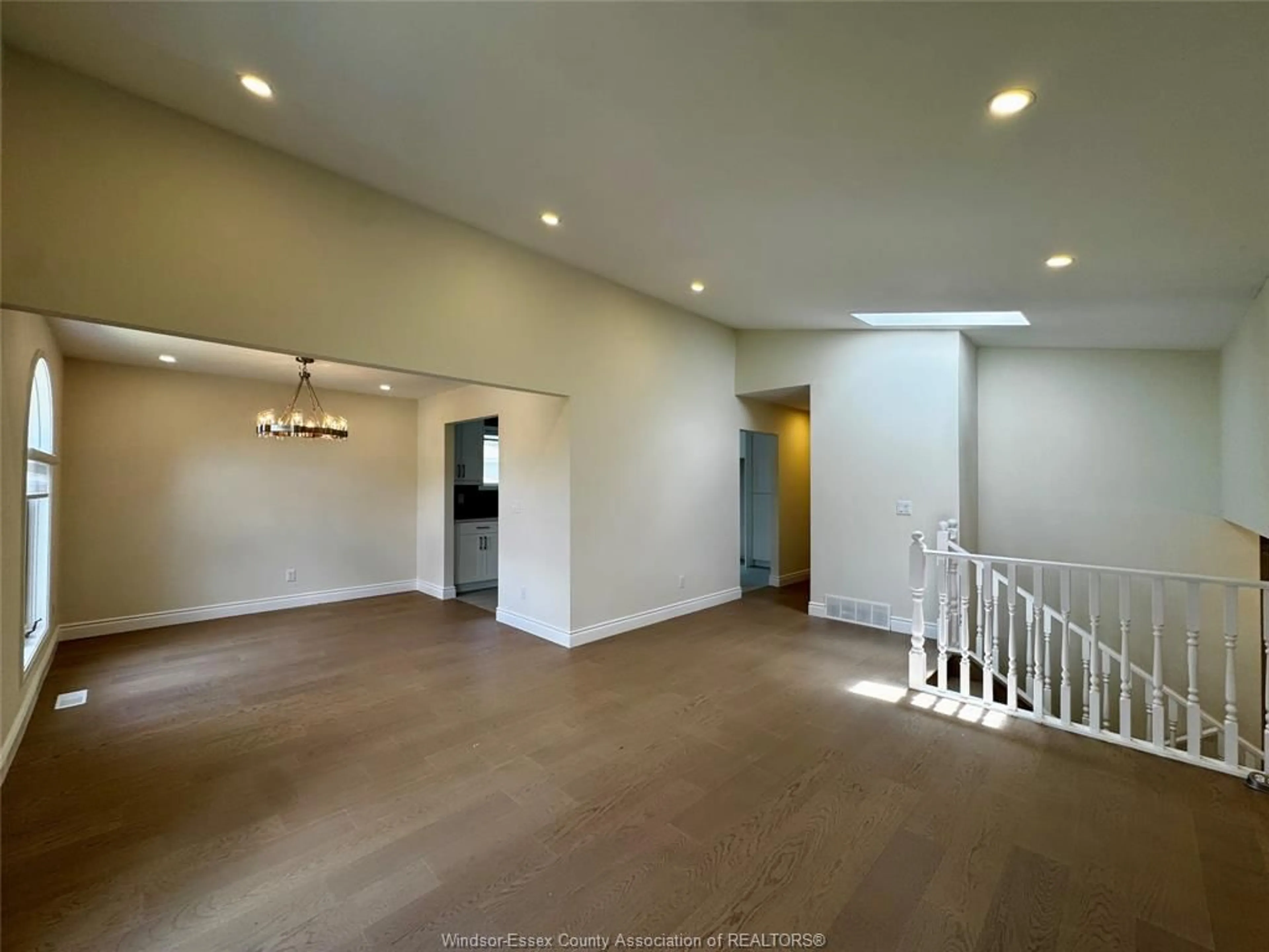 Indoor foyer for 266 BOUFFARD Rd, LaSalle Ontario N9J 1G1