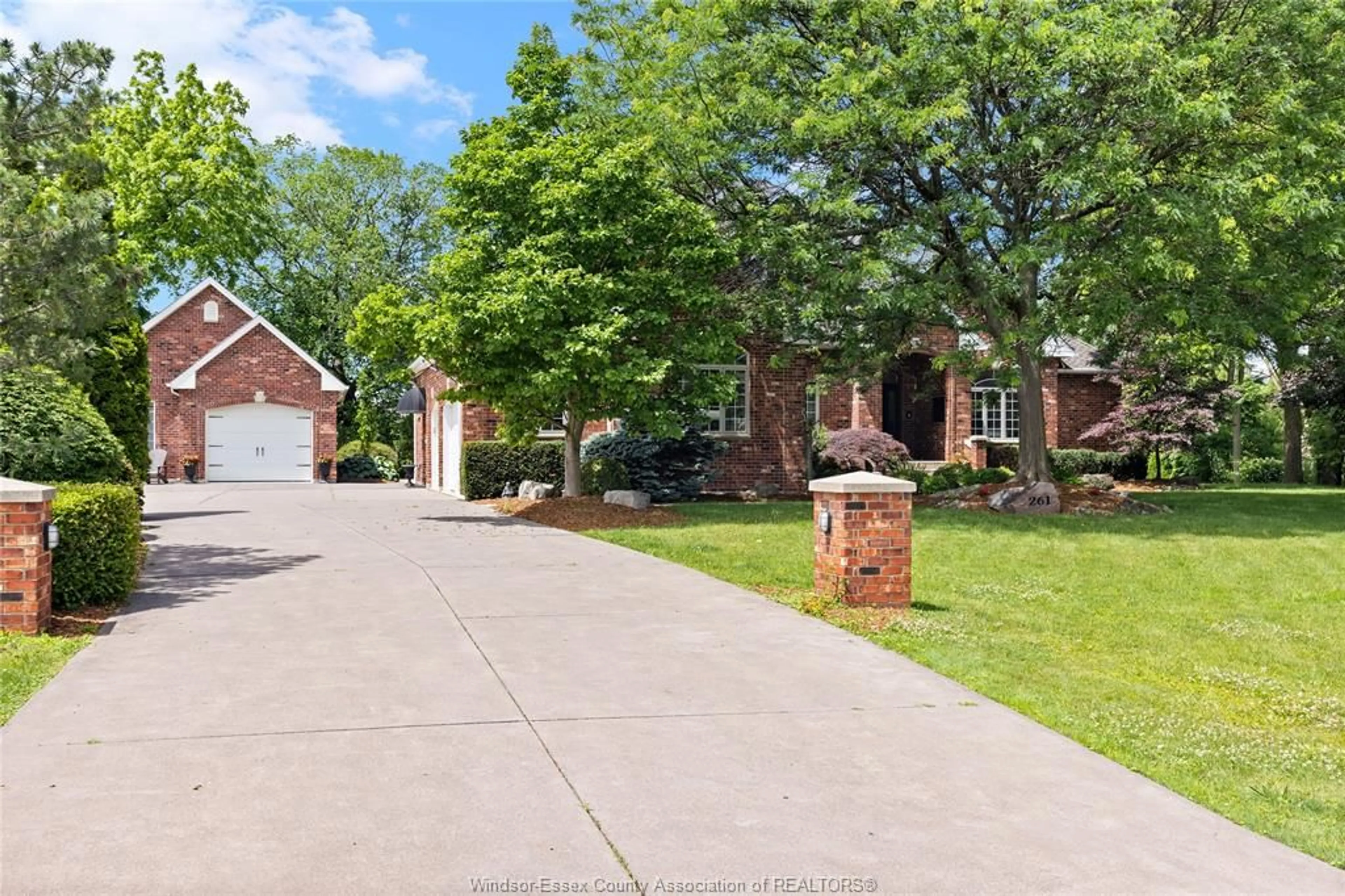 Unknown for 261 RUGGABER Dr, Lakeshore Ontario N8N 4N8