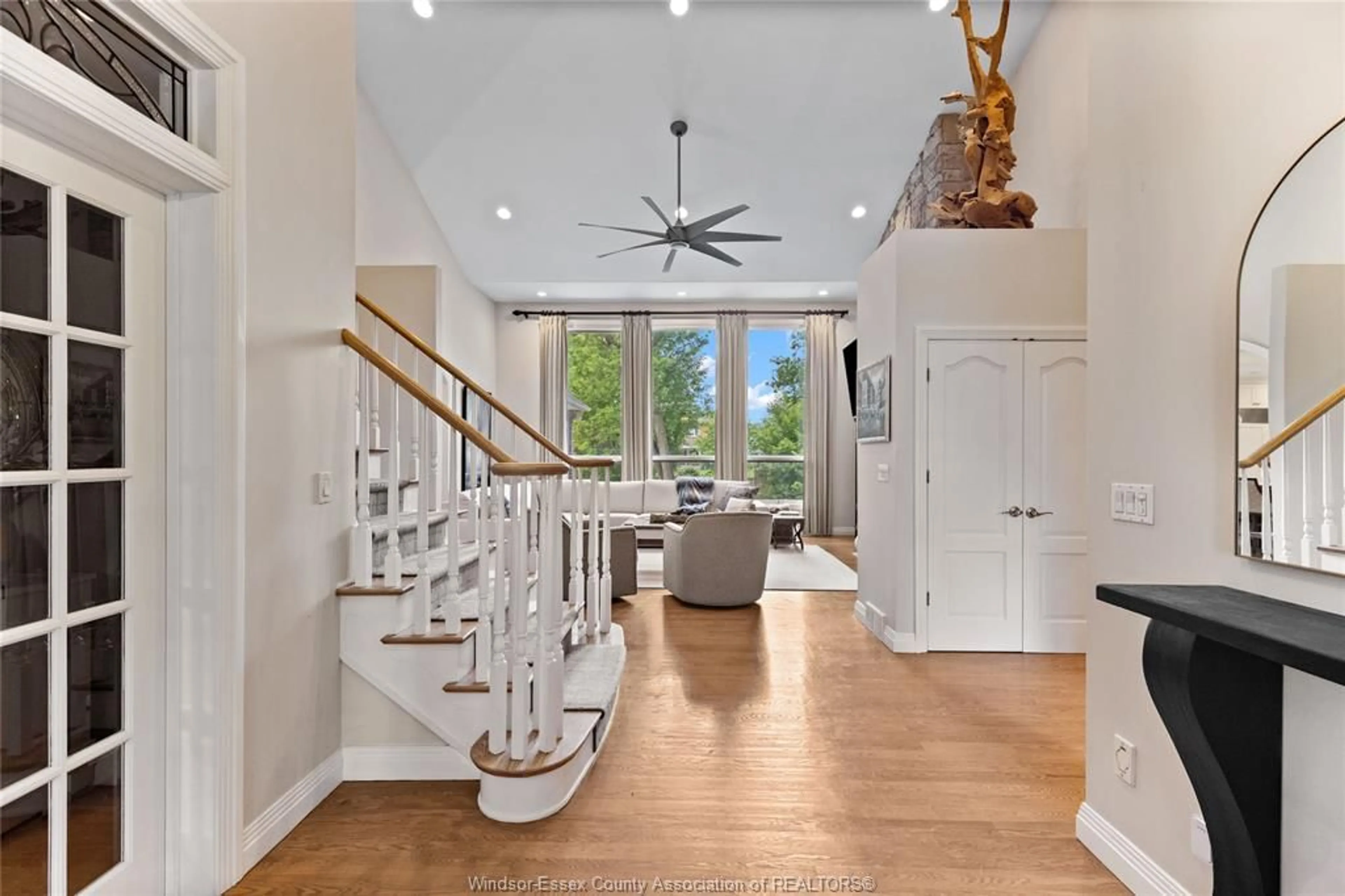 Indoor foyer for 261 RUGGABER Dr, Lakeshore Ontario N8N 4N8