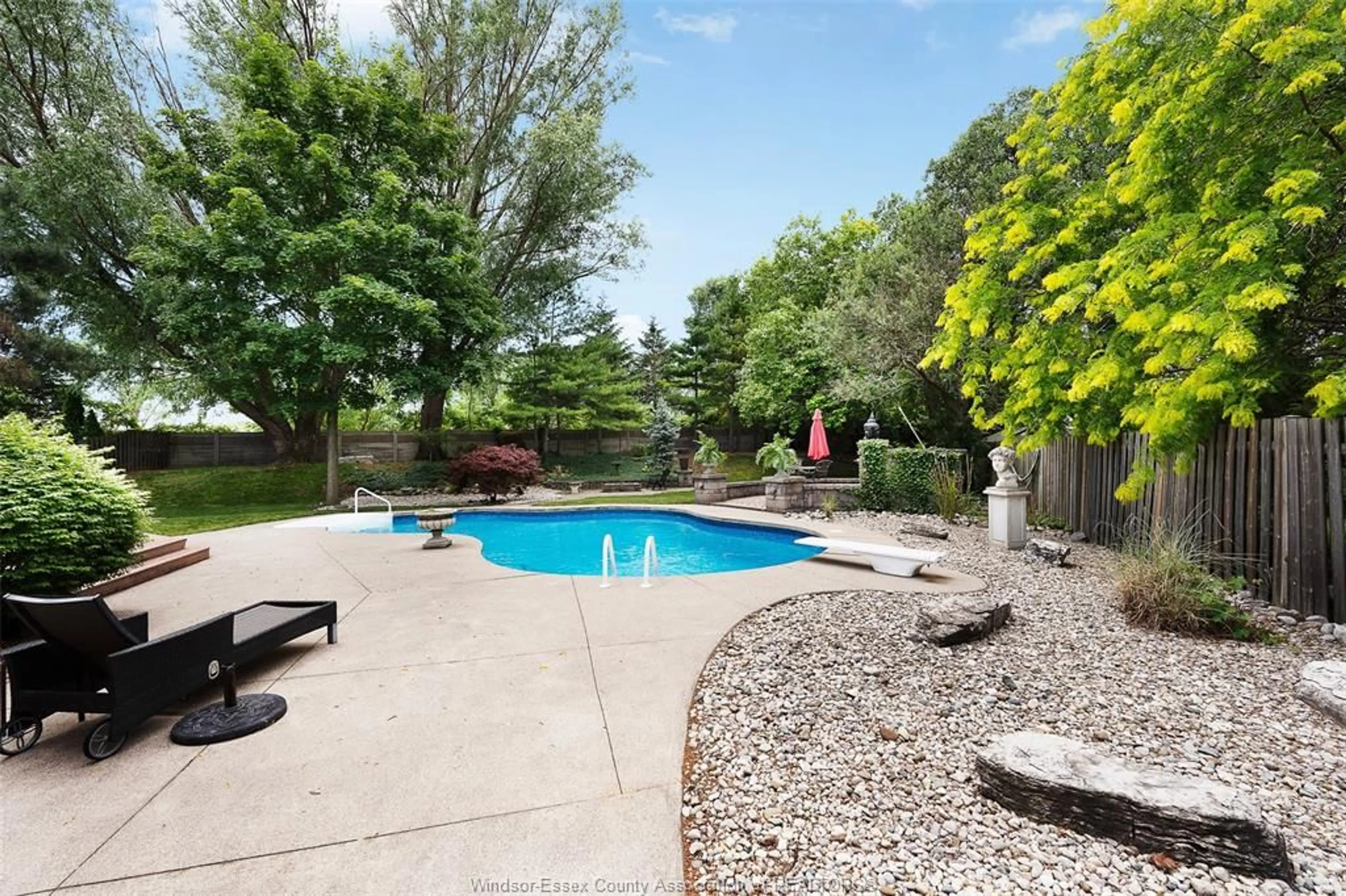 Pool for 142 PHEASANT RUN, Lakeshore Ontario N0R 1A0