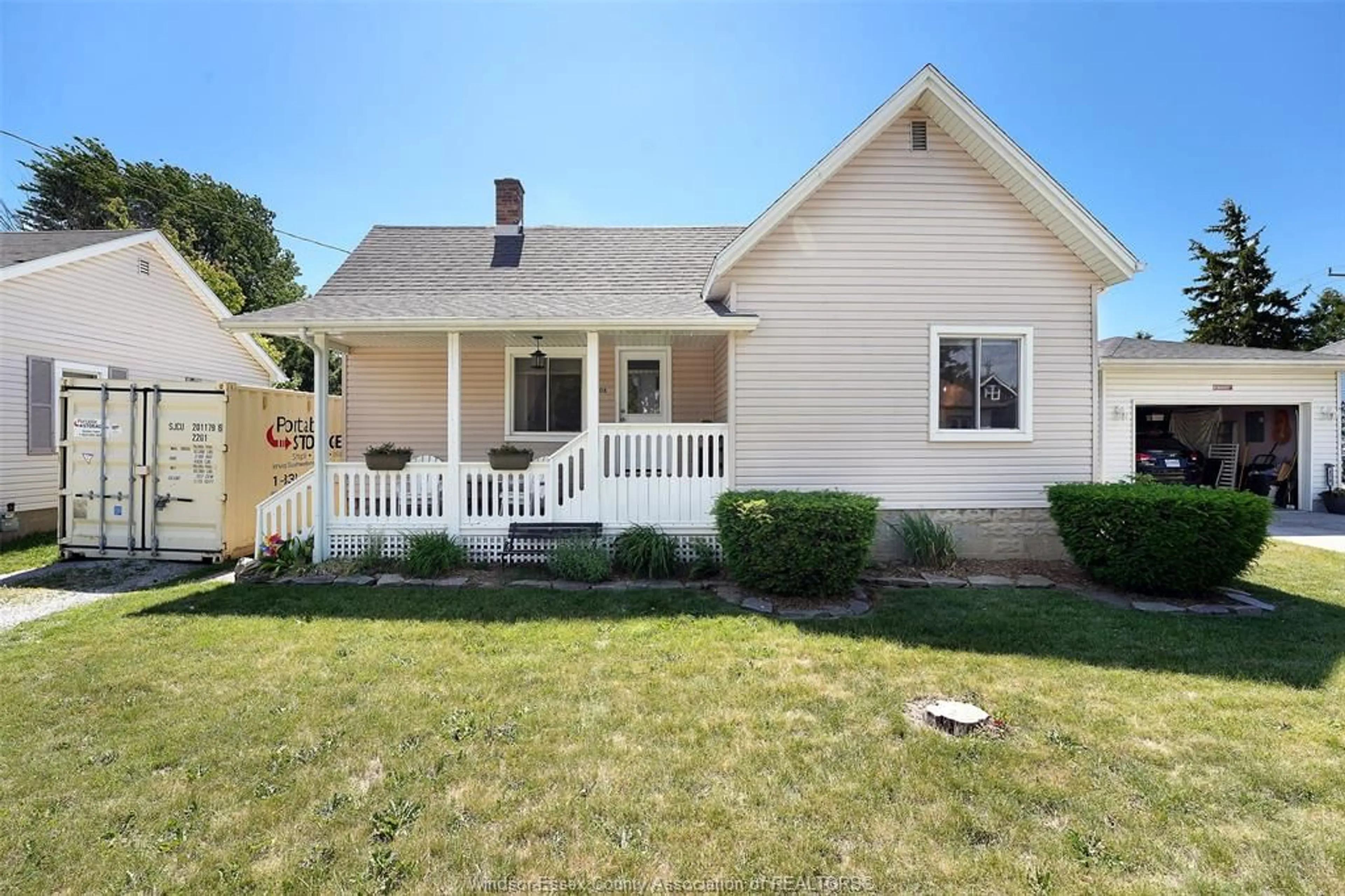 Home with vinyl exterior material, street for 208 Patteson Ave, Chatham Ontario N7M 1V1